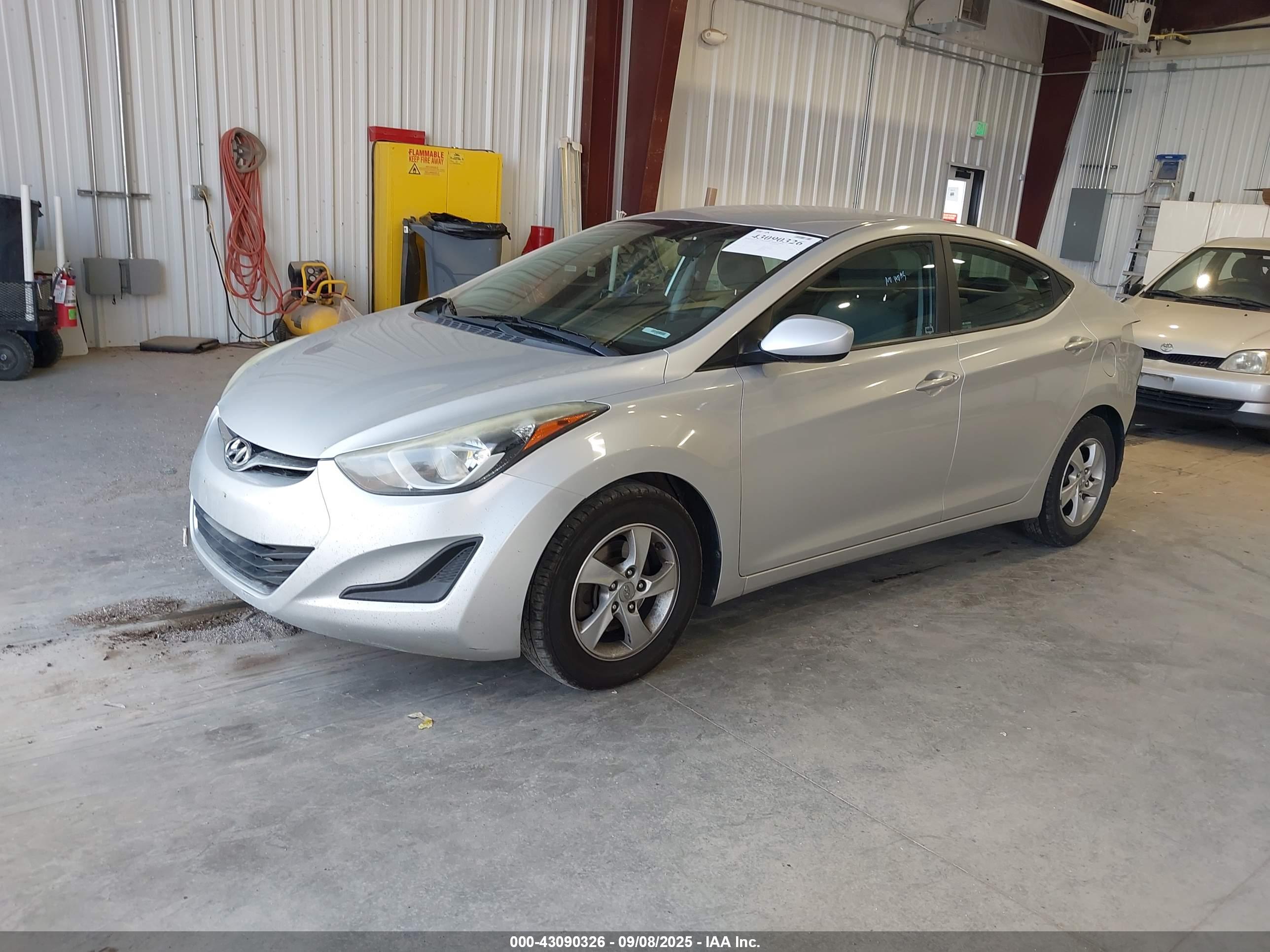HYUNDAI ELANTRA image 2