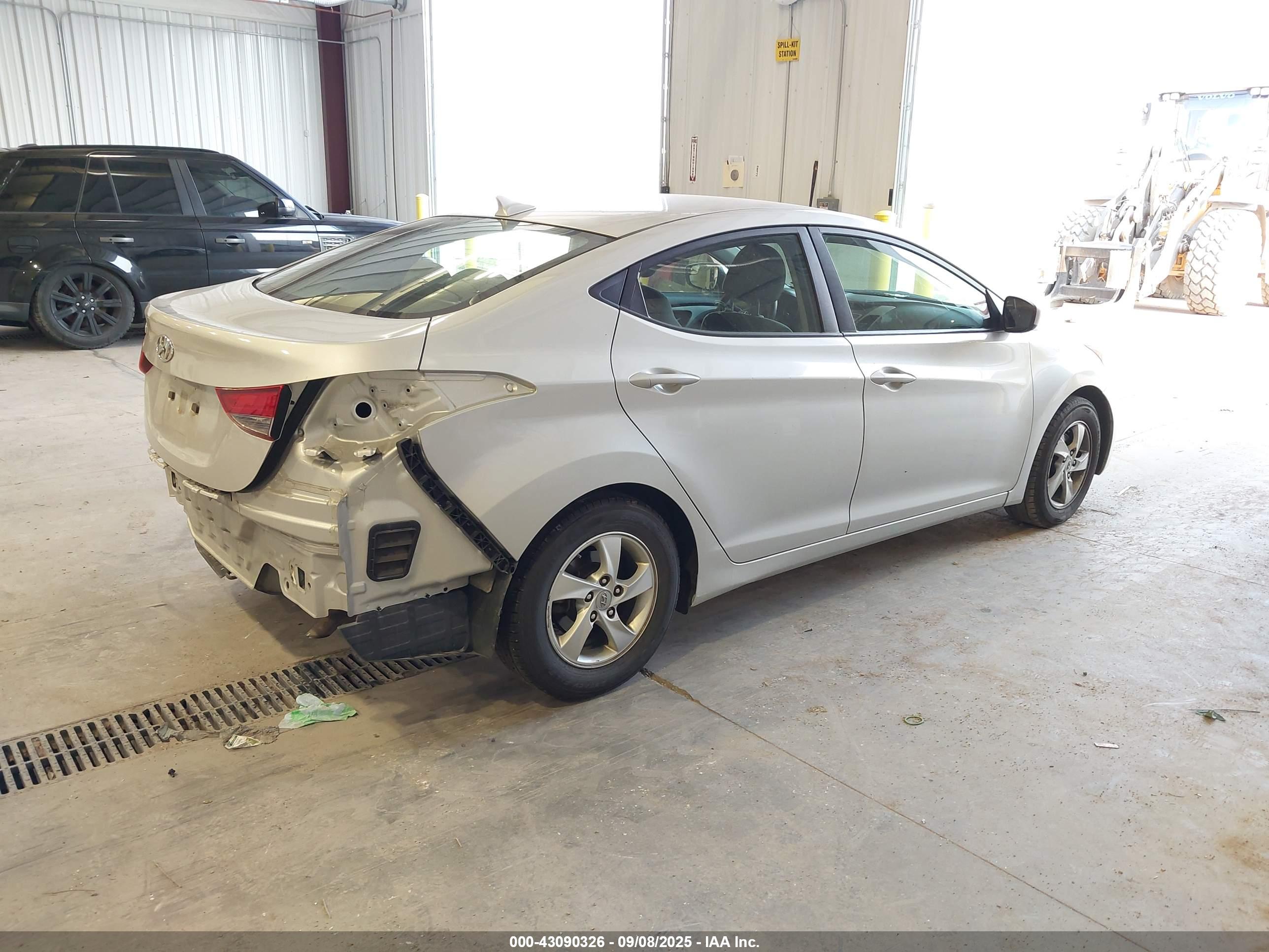 HYUNDAI ELANTRA image 4