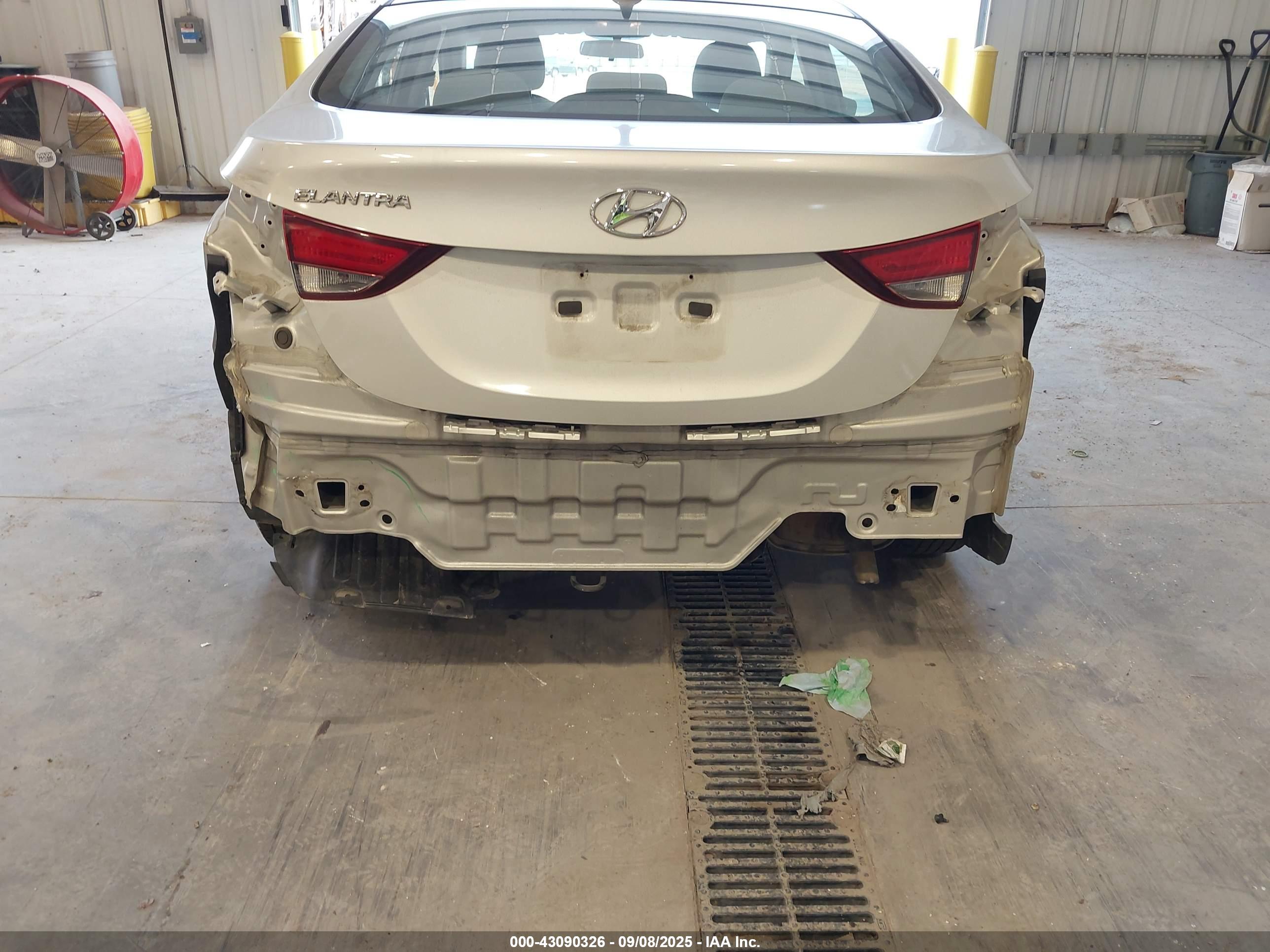 HYUNDAI ELANTRA image 6