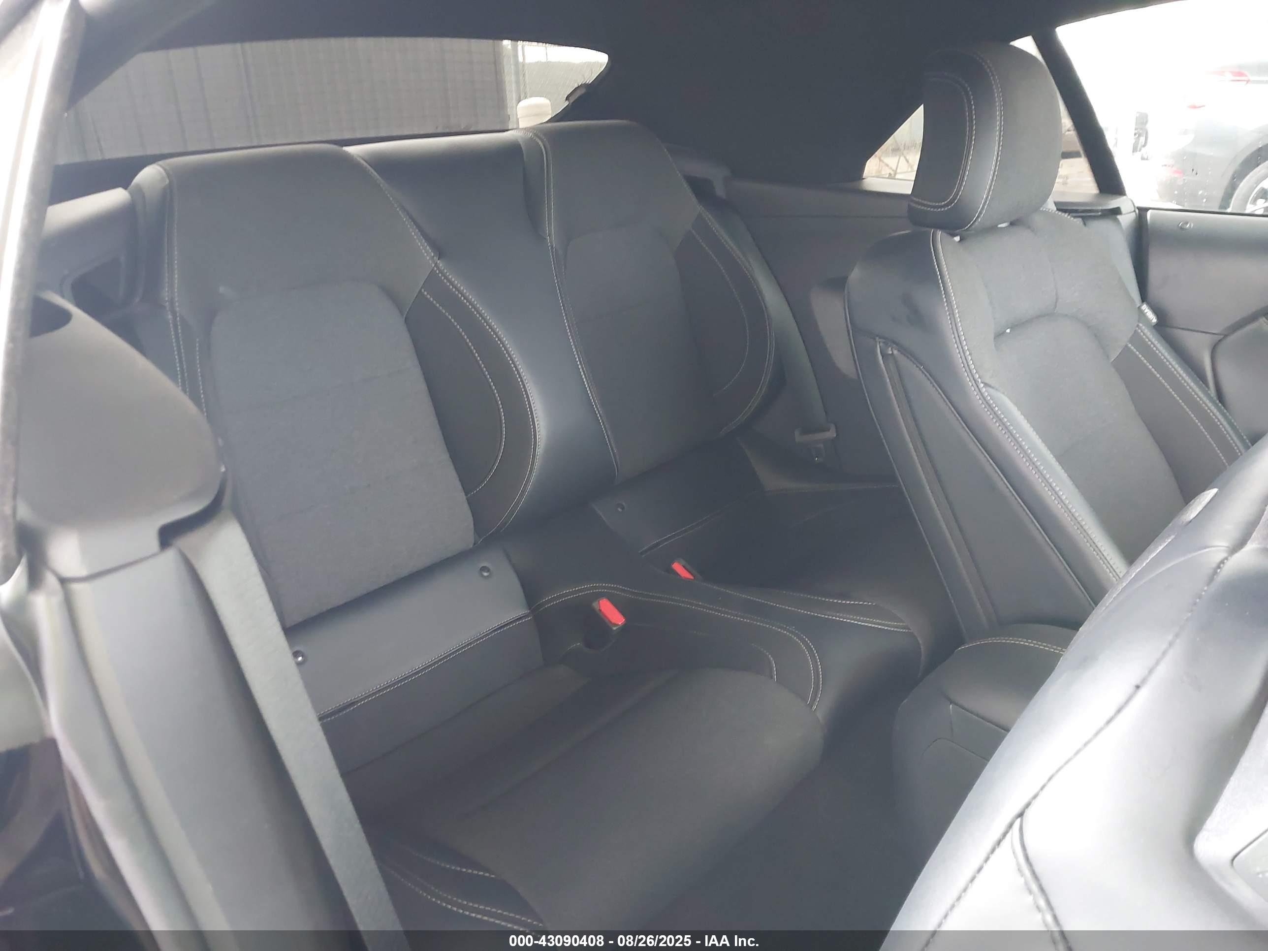 FORD MUSTANG image 8