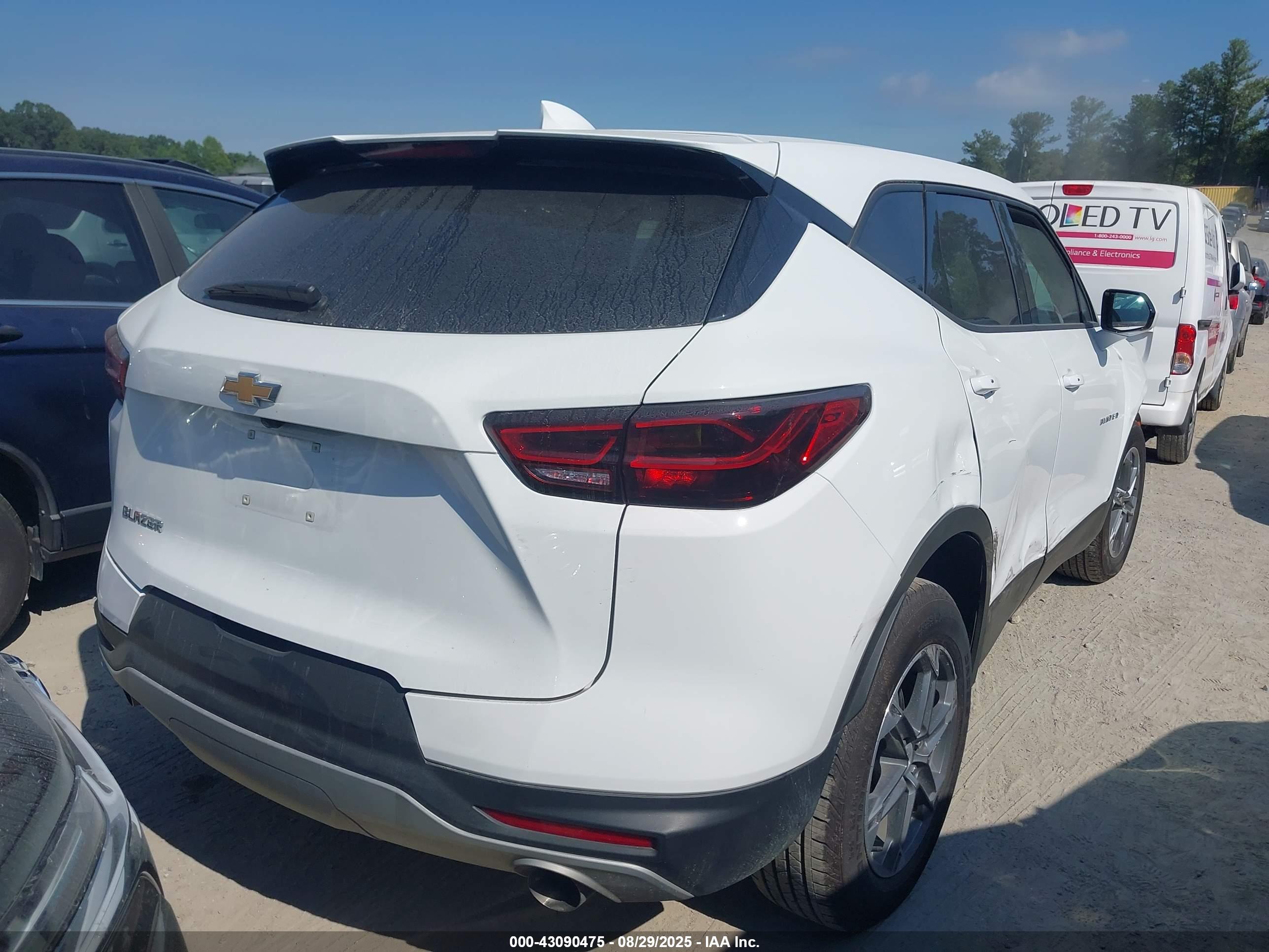 CHEVROLET BLAZER image 4