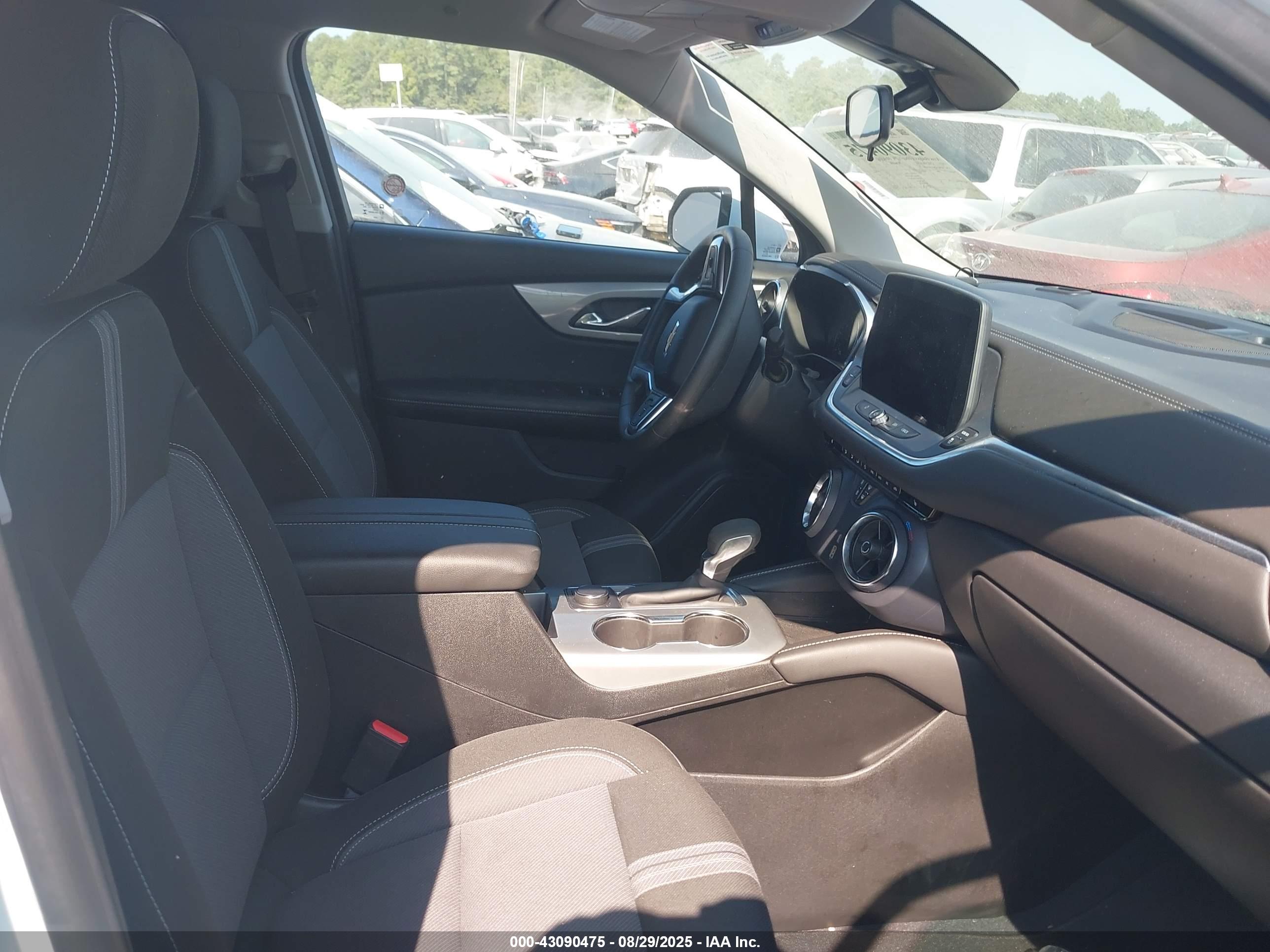 CHEVROLET BLAZER image 5