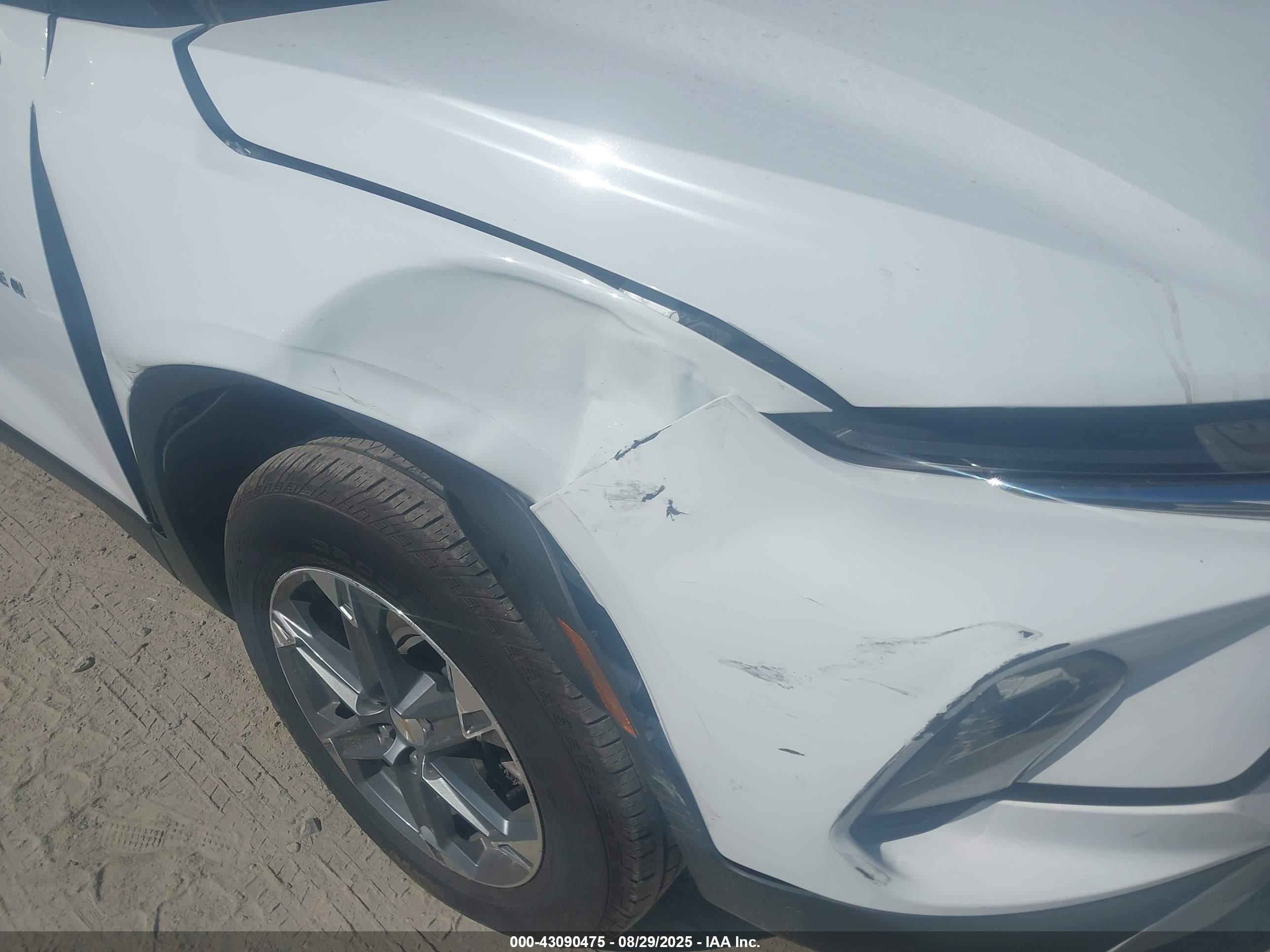 CHEVROLET BLAZER image 6