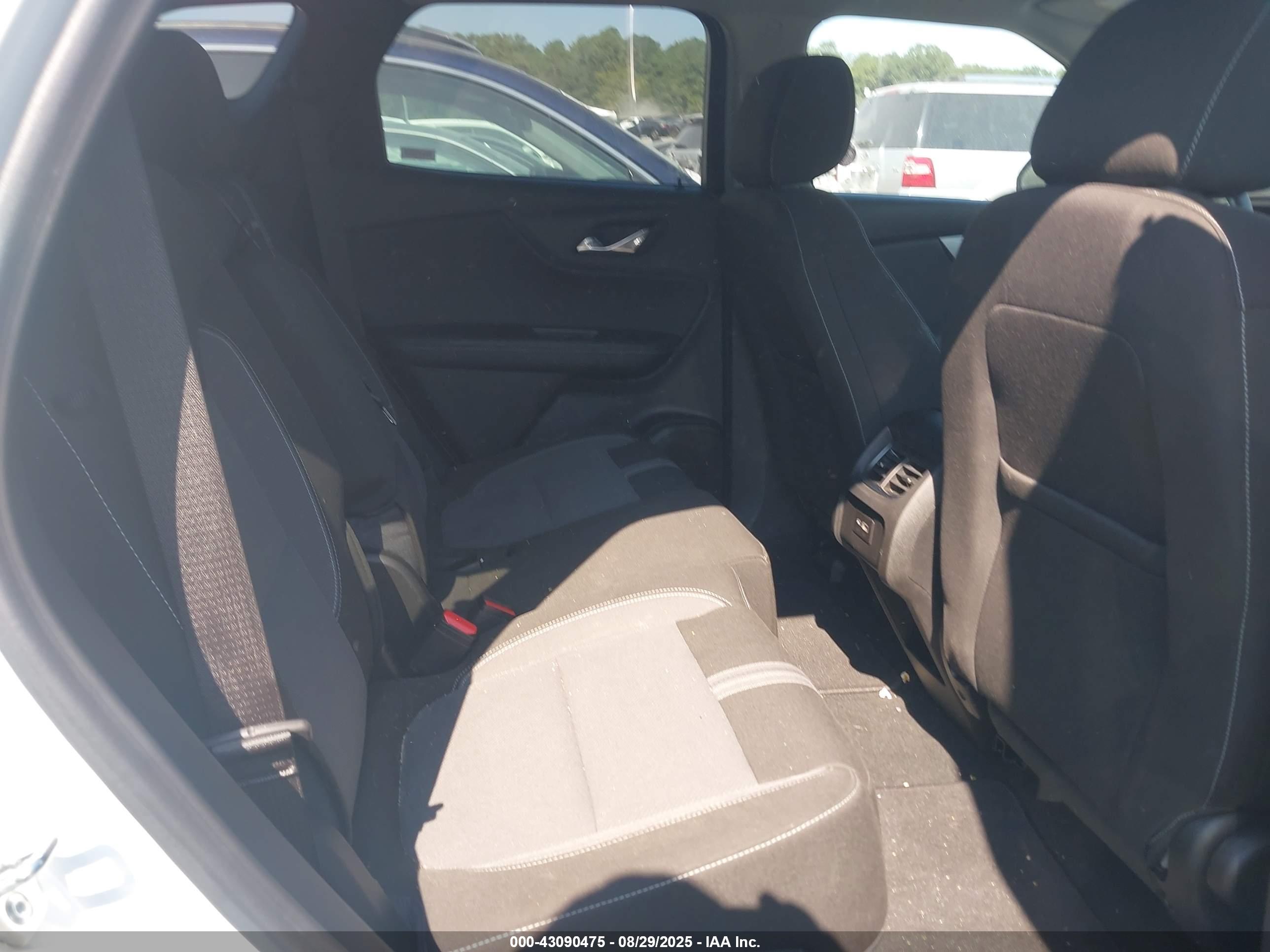 CHEVROLET BLAZER image 8