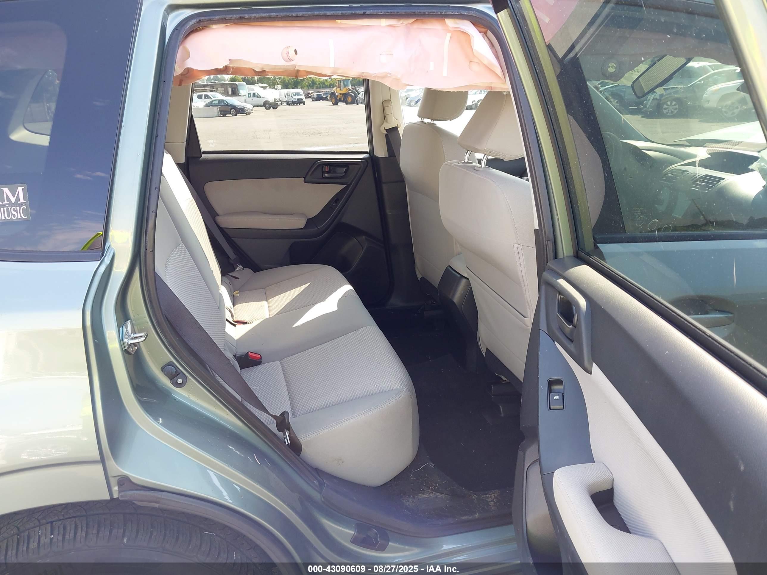 SUBARU FORESTER image 8