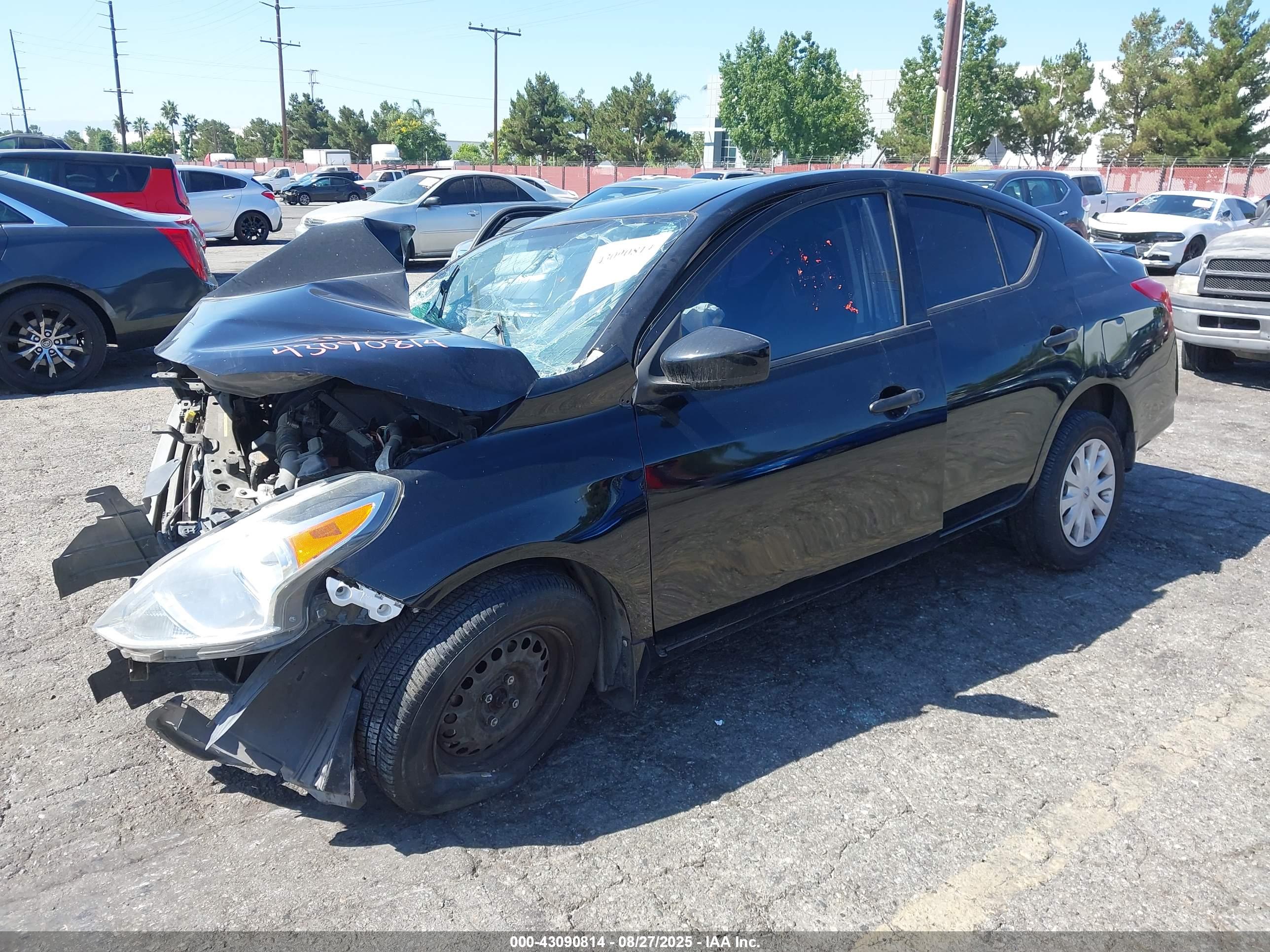 NISSAN VERSA image 2