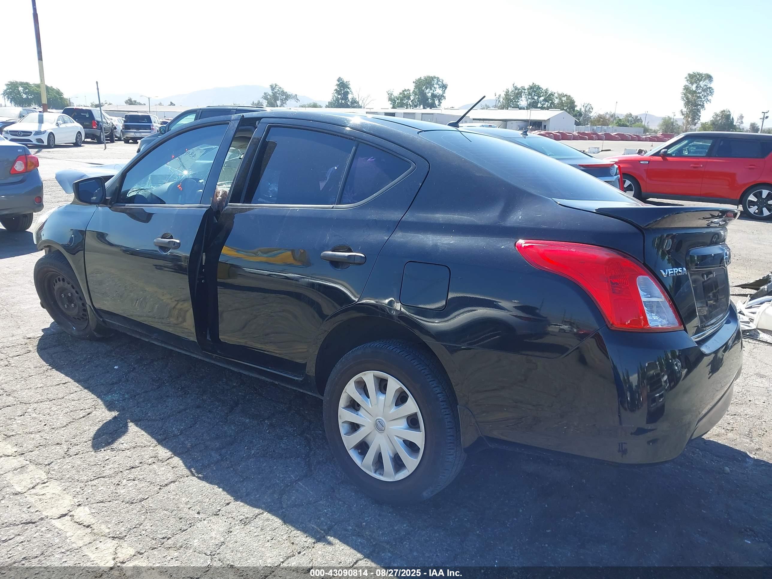 NISSAN VERSA image 3