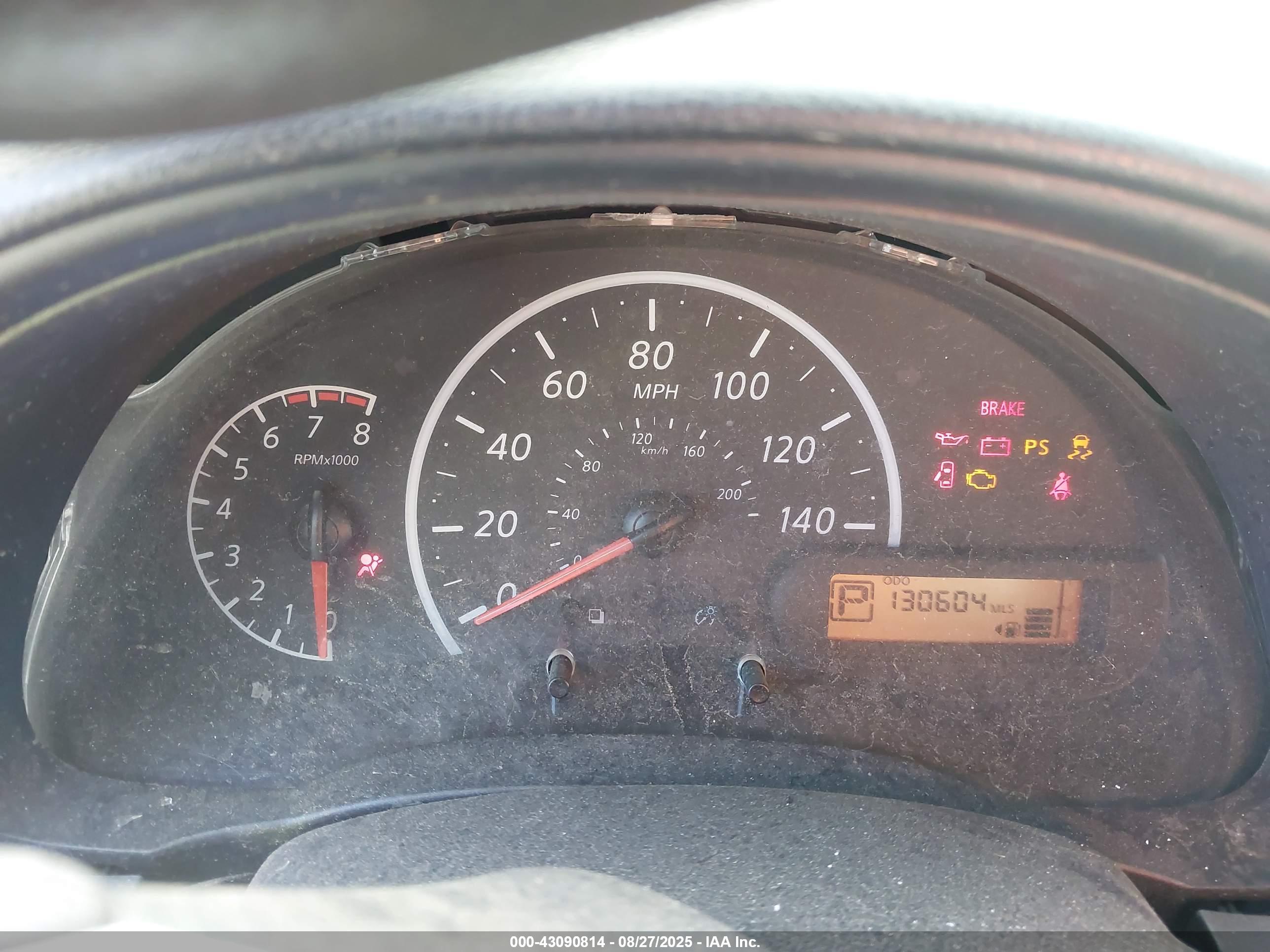 NISSAN VERSA image 7