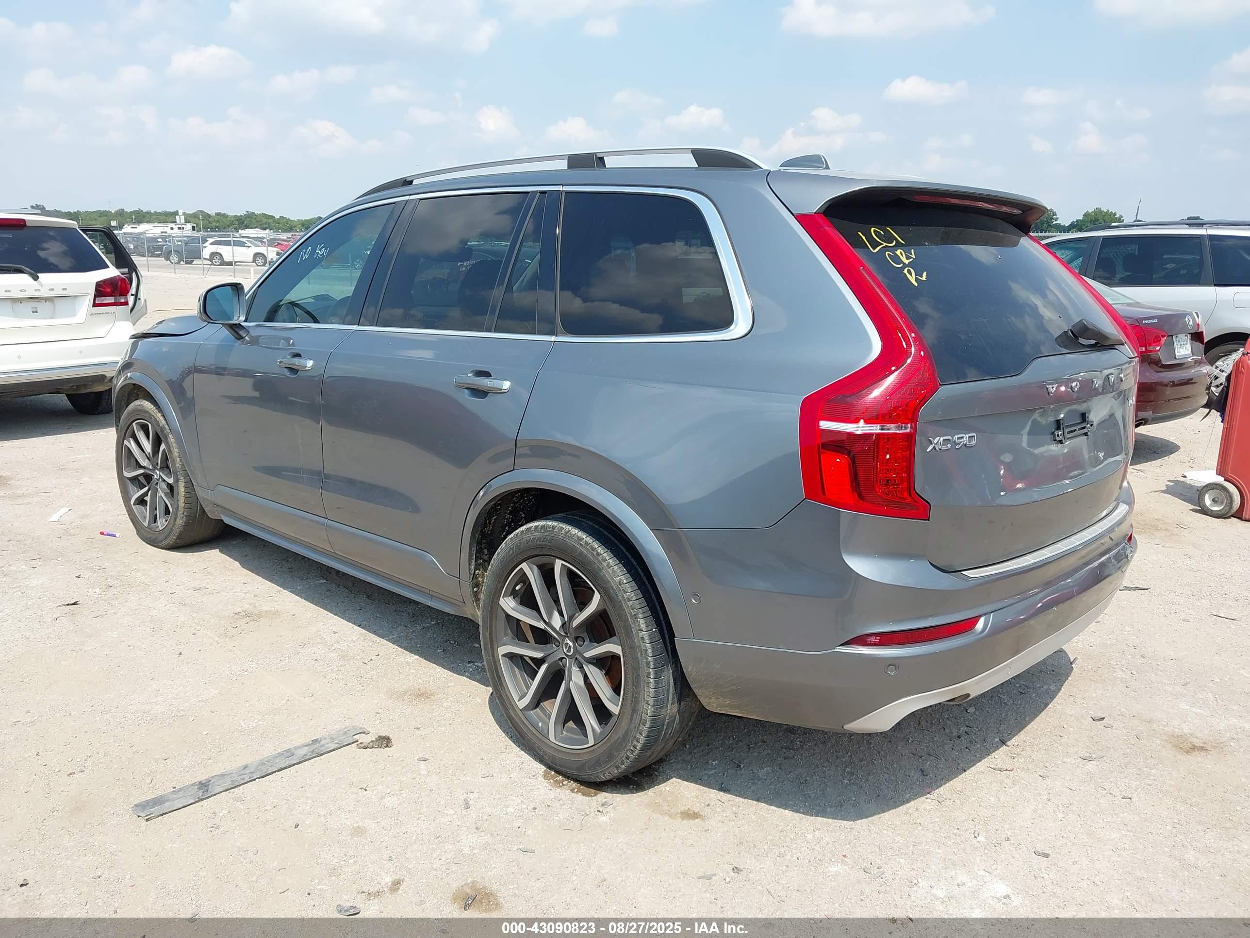 VOLVO XC90 image 3