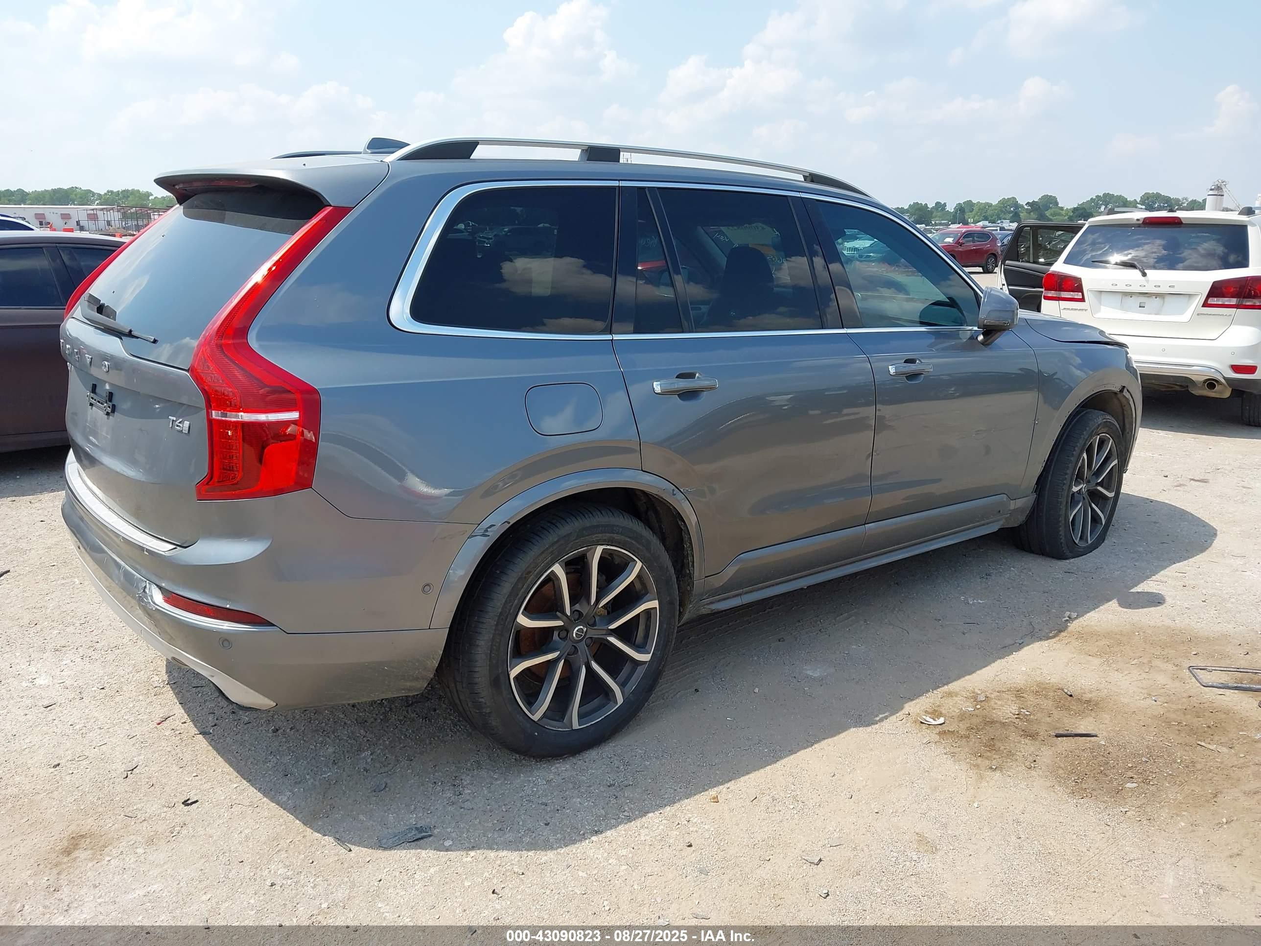VOLVO XC90 image 4
