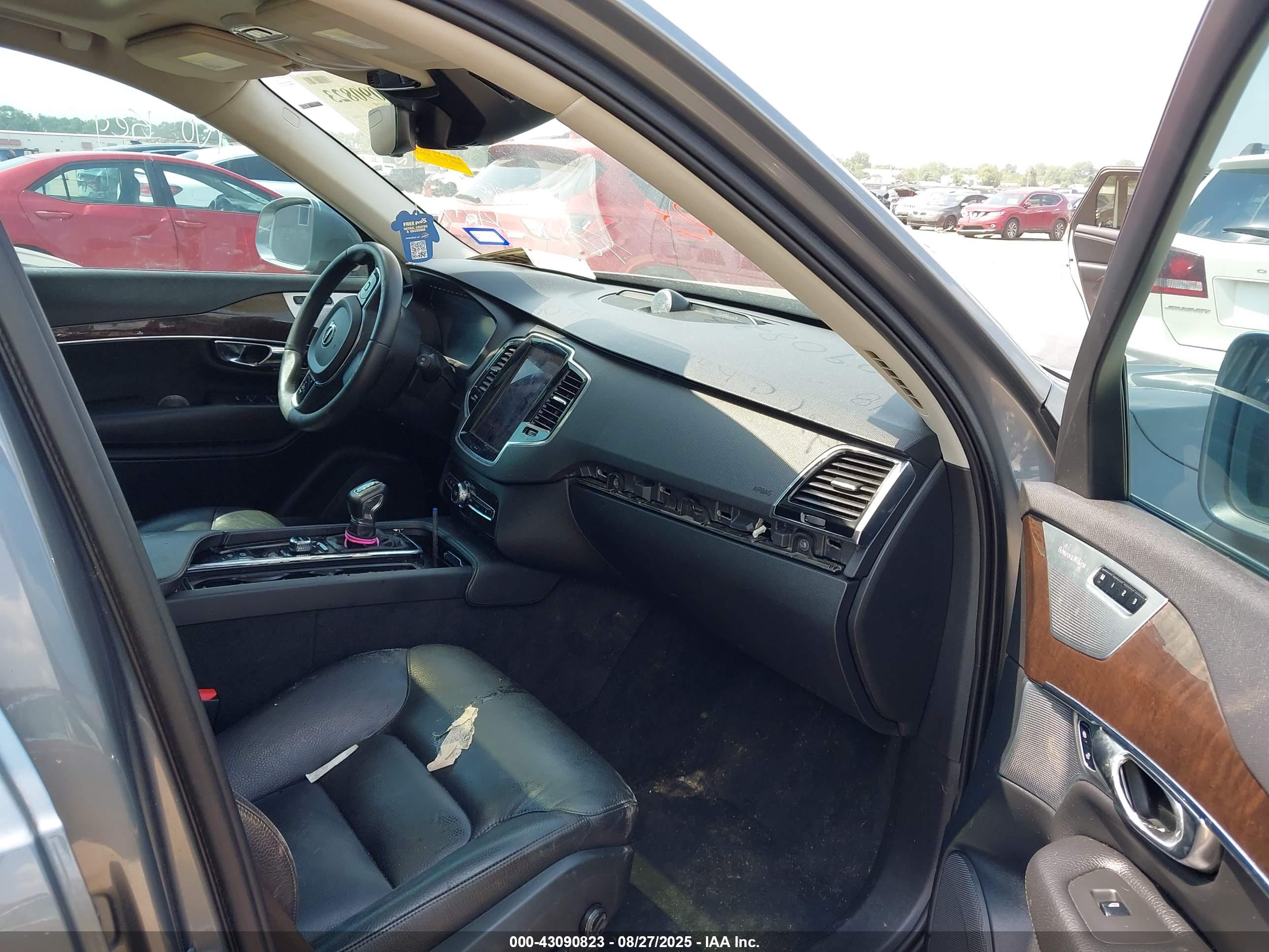 VOLVO XC90 image 5