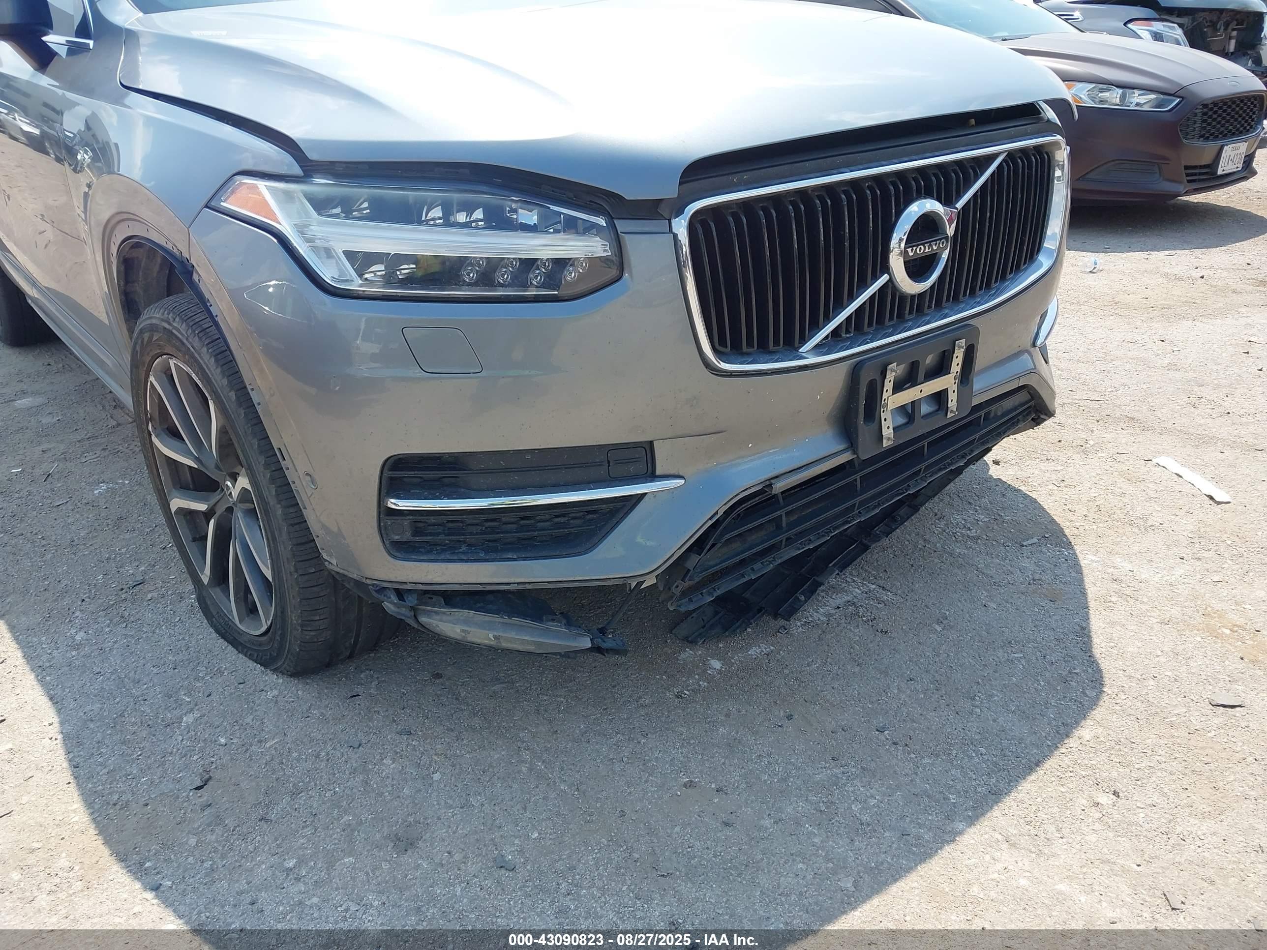 VOLVO XC90 image 6