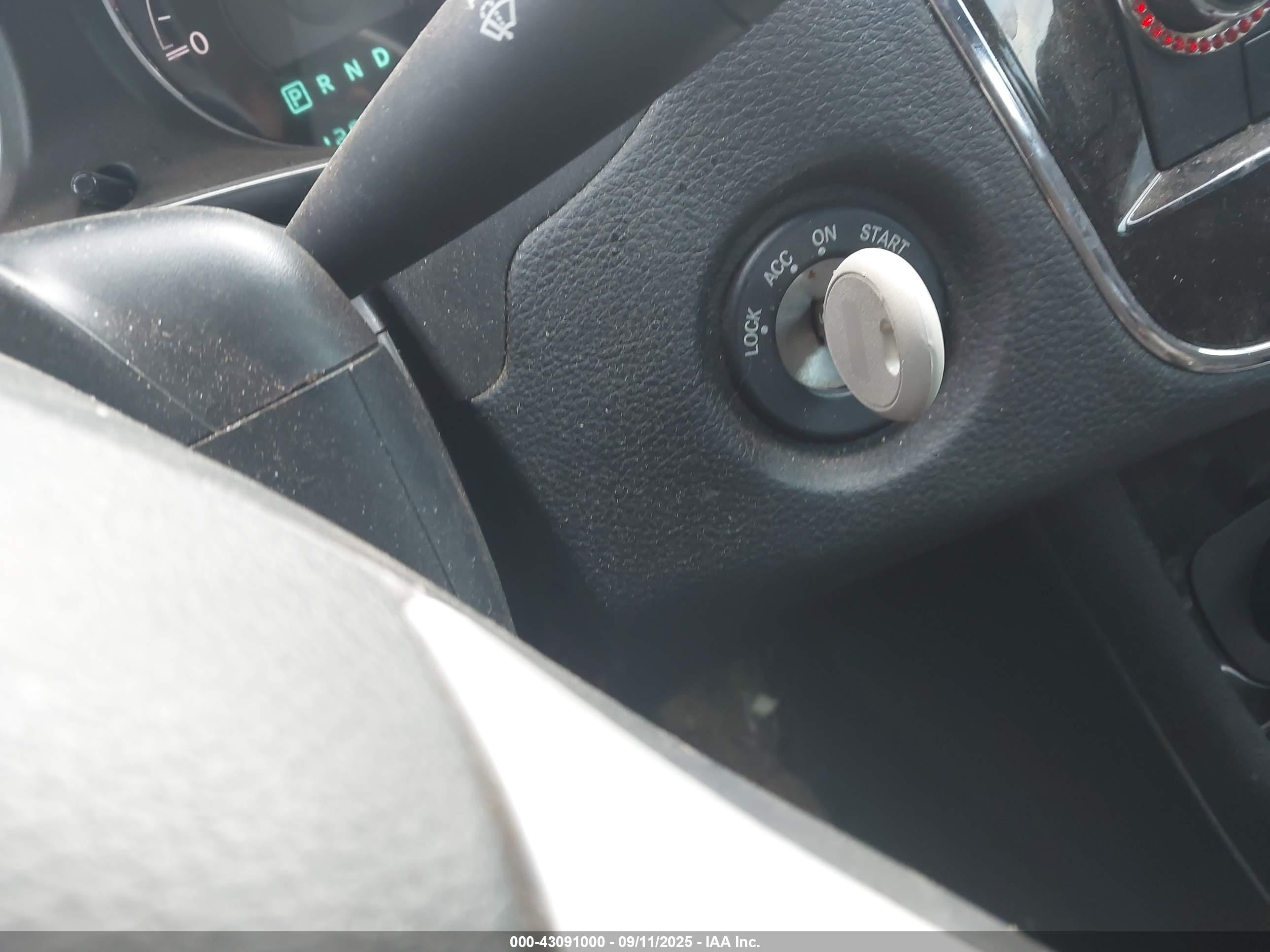 CHRYSLER 200 image 11