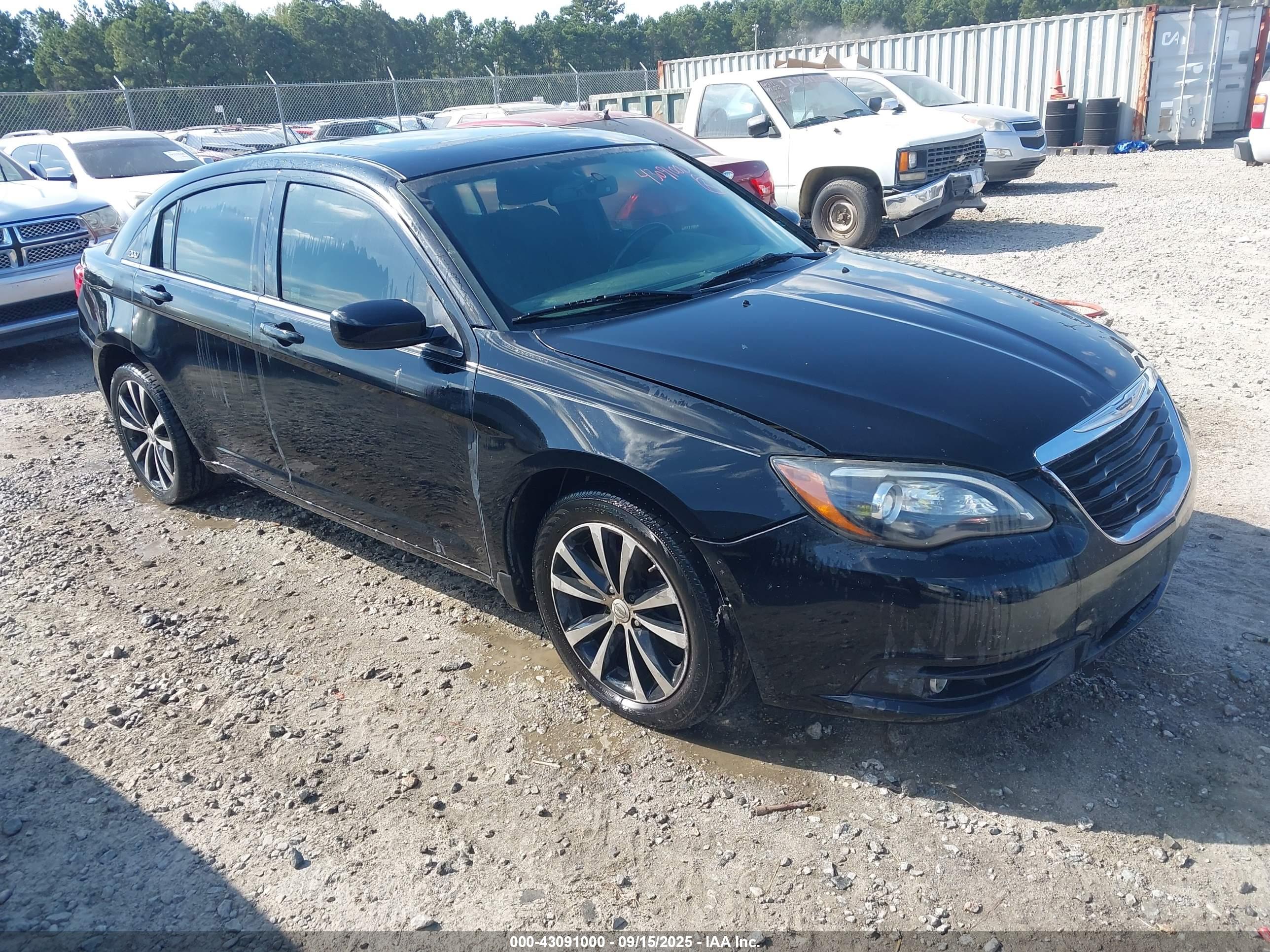 CHRYSLER 200 image 3