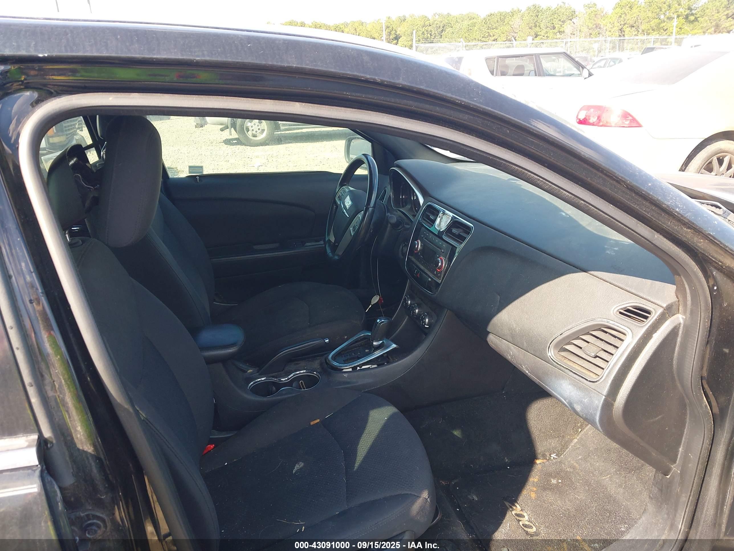 CHRYSLER 200 image 5