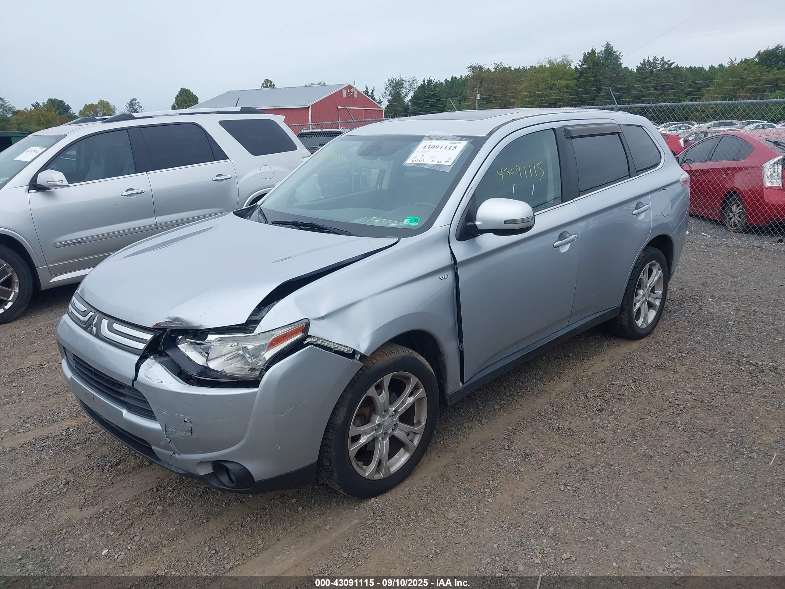 MITSUBISHI OUTLANDER image 2