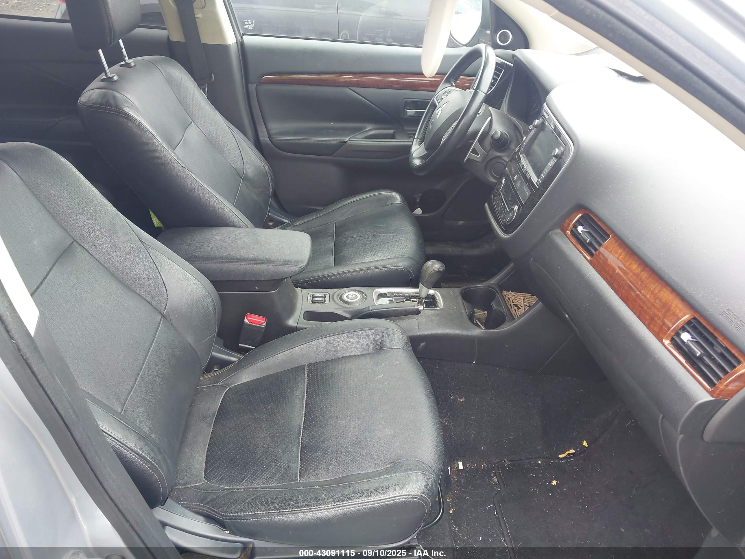 MITSUBISHI OUTLANDER image 5