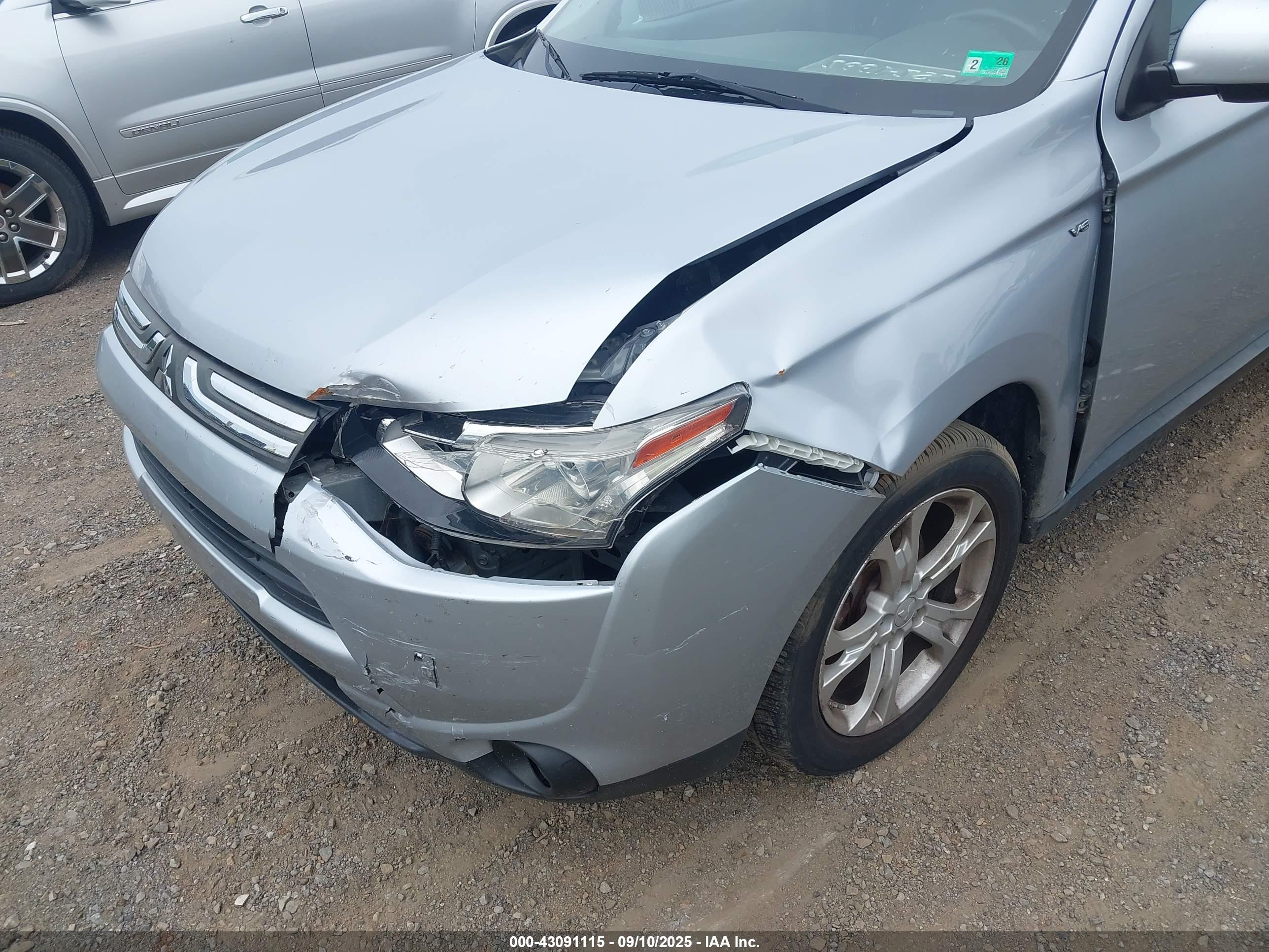 MITSUBISHI OUTLANDER image 6