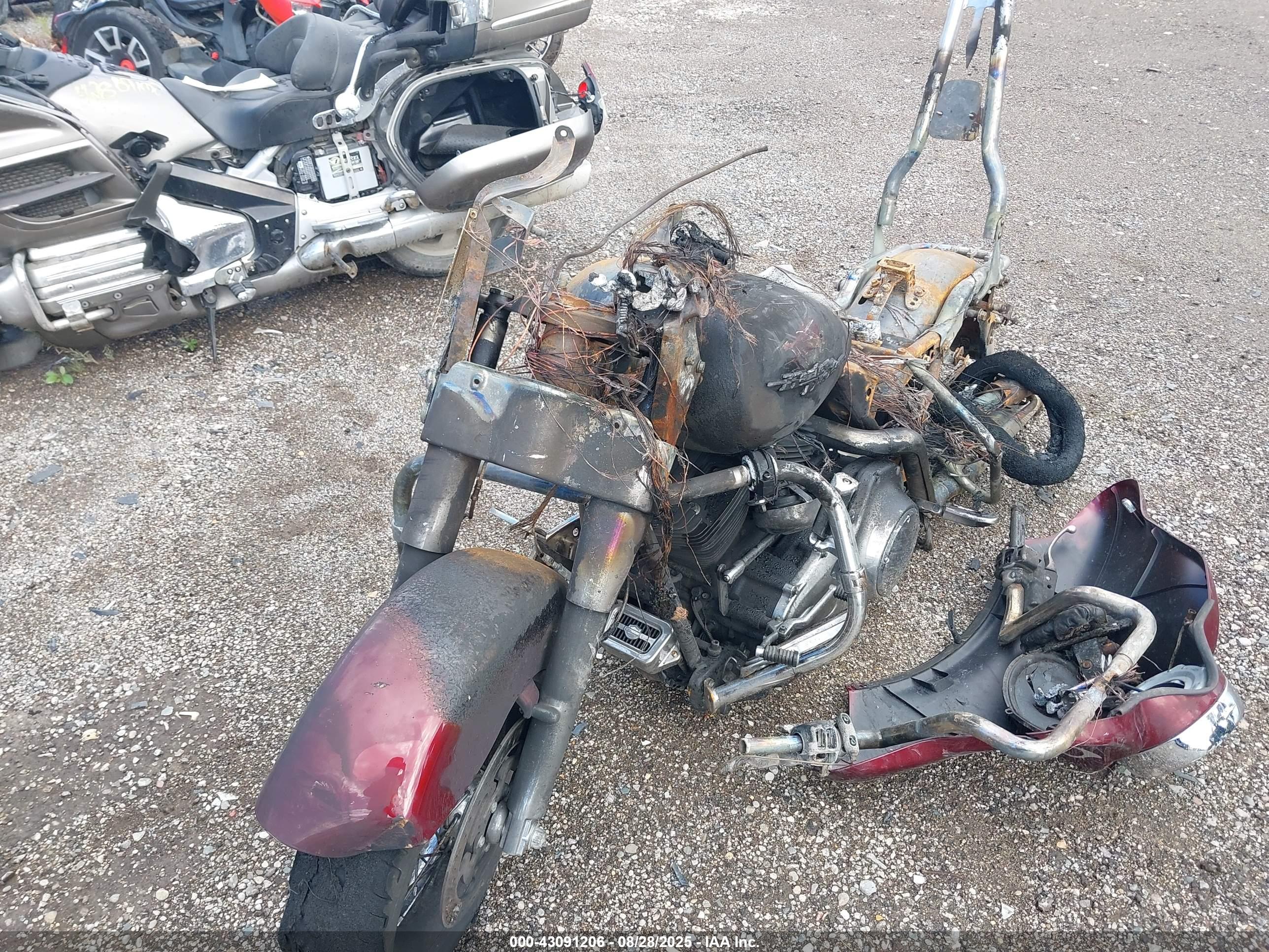 HARLEY-DAVIDSON FLHX image 2