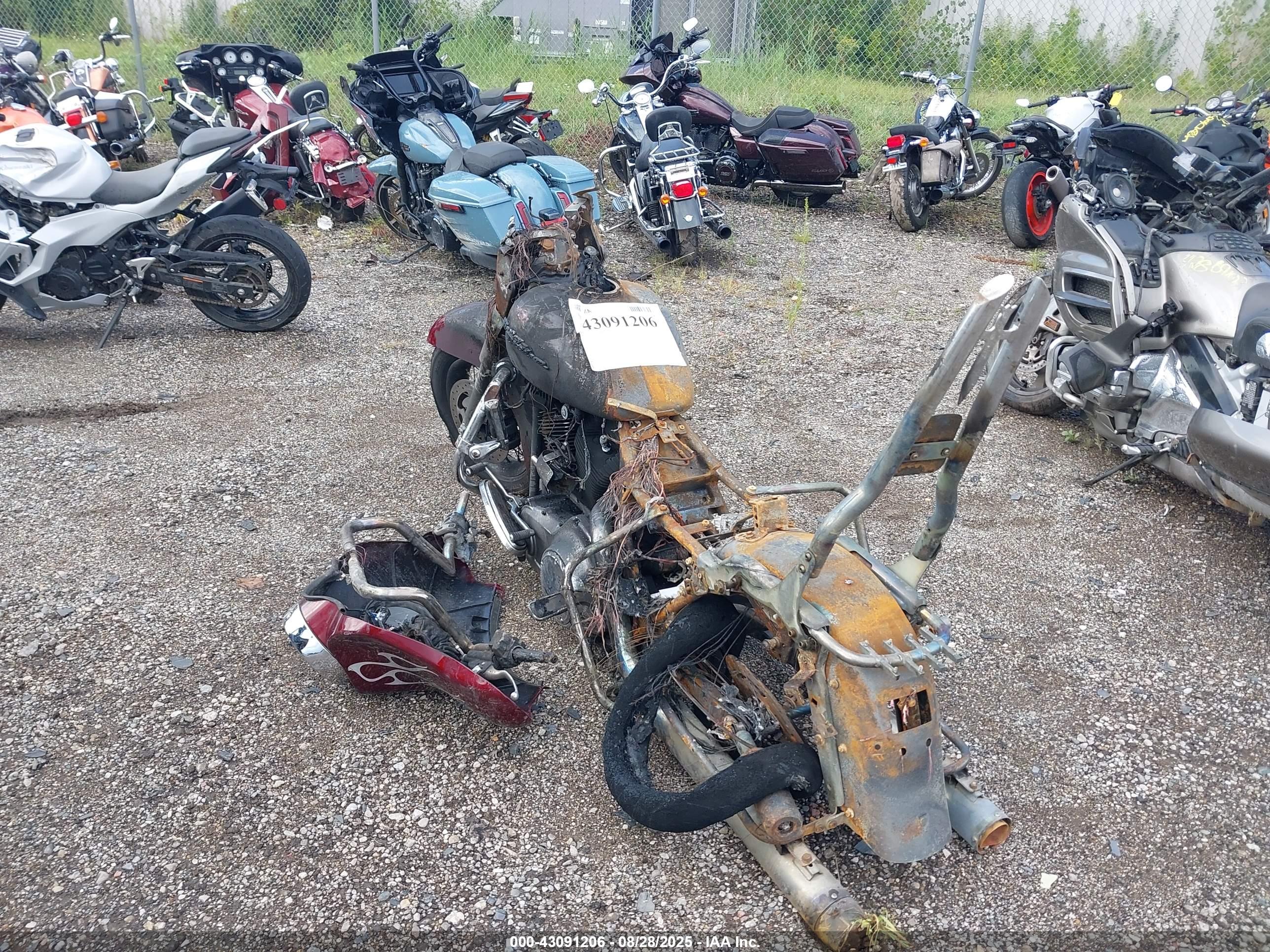 HARLEY-DAVIDSON FLHX image 3
