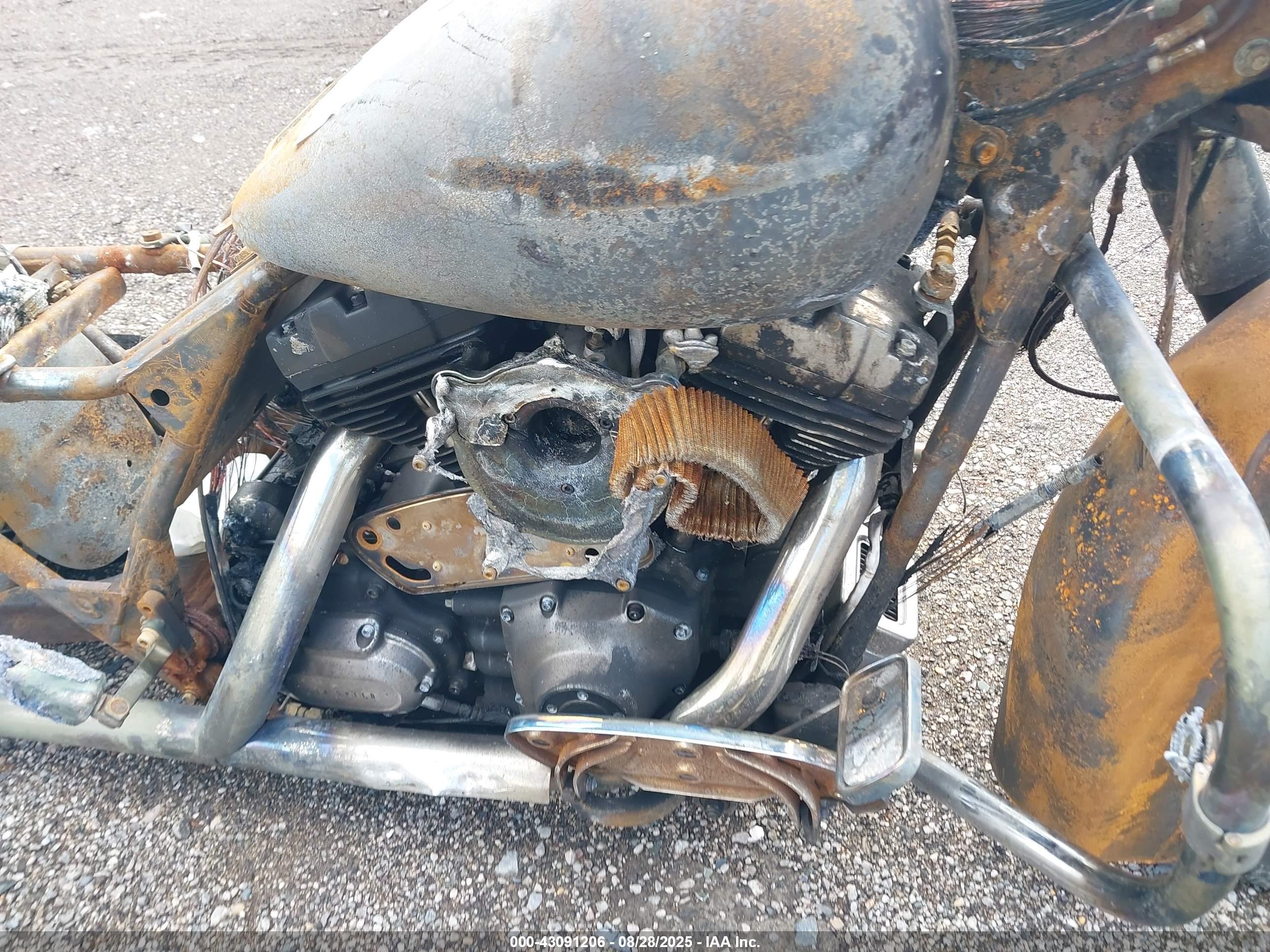 HARLEY-DAVIDSON FLHX image 8