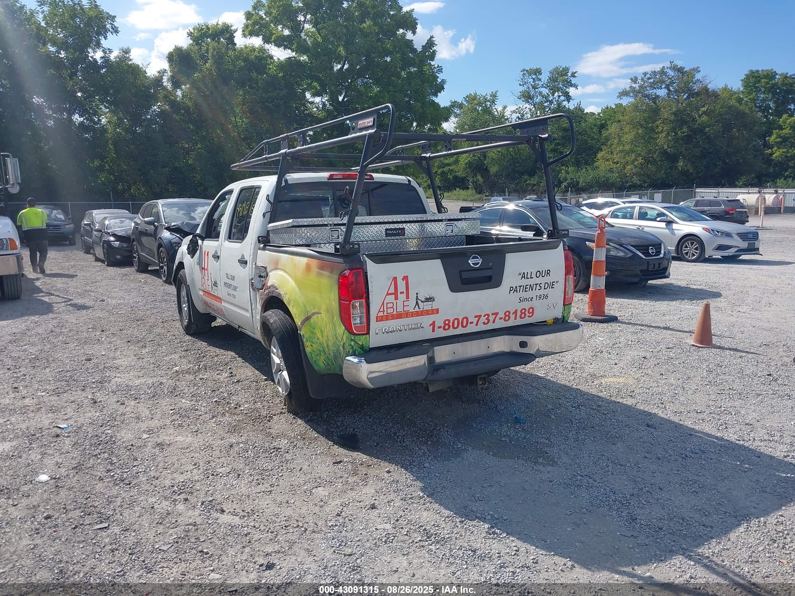 NISSAN FRONTIER image 3
