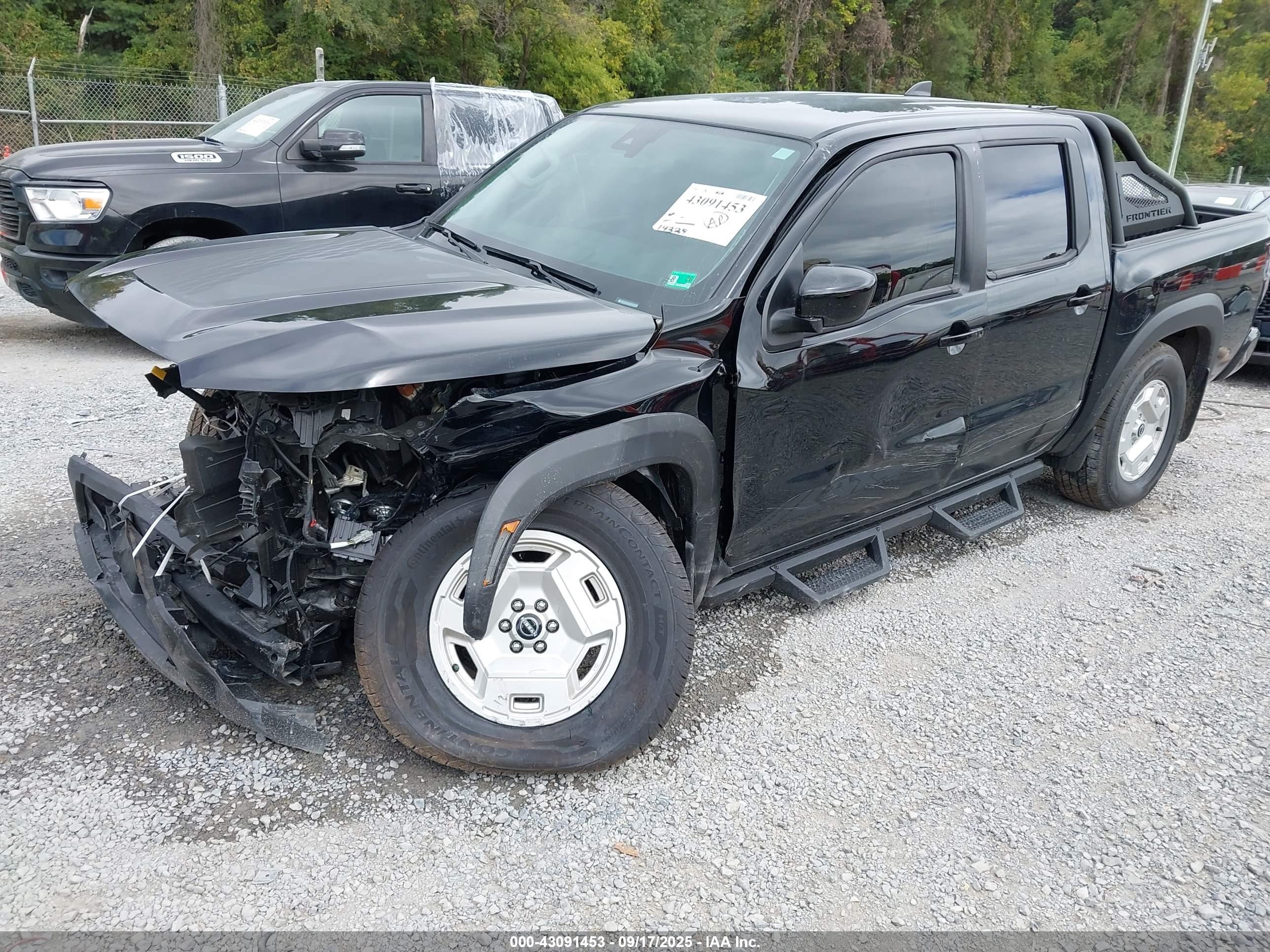 NISSAN FRONTIER image 2