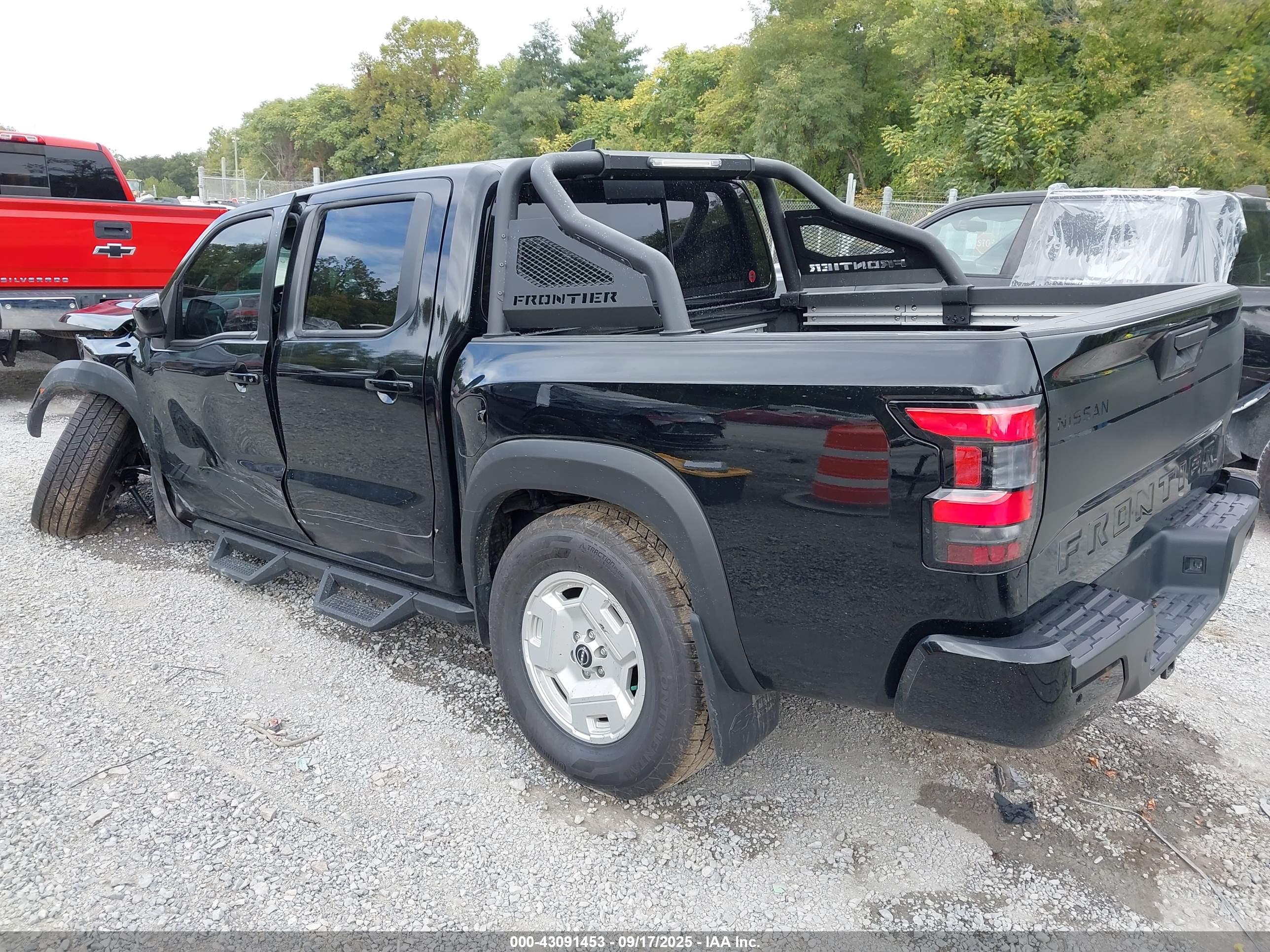 NISSAN FRONTIER image 3