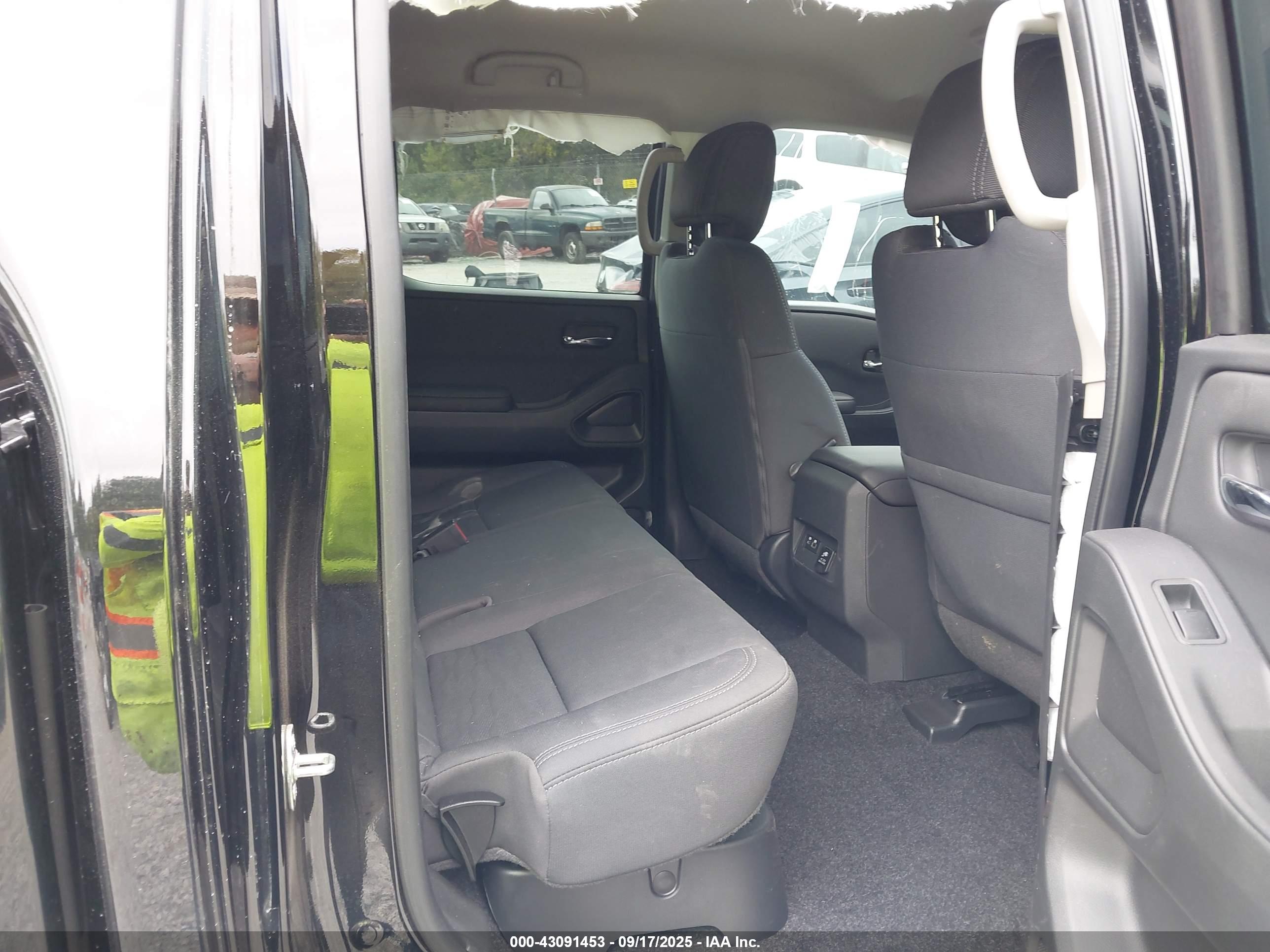 NISSAN FRONTIER image 8