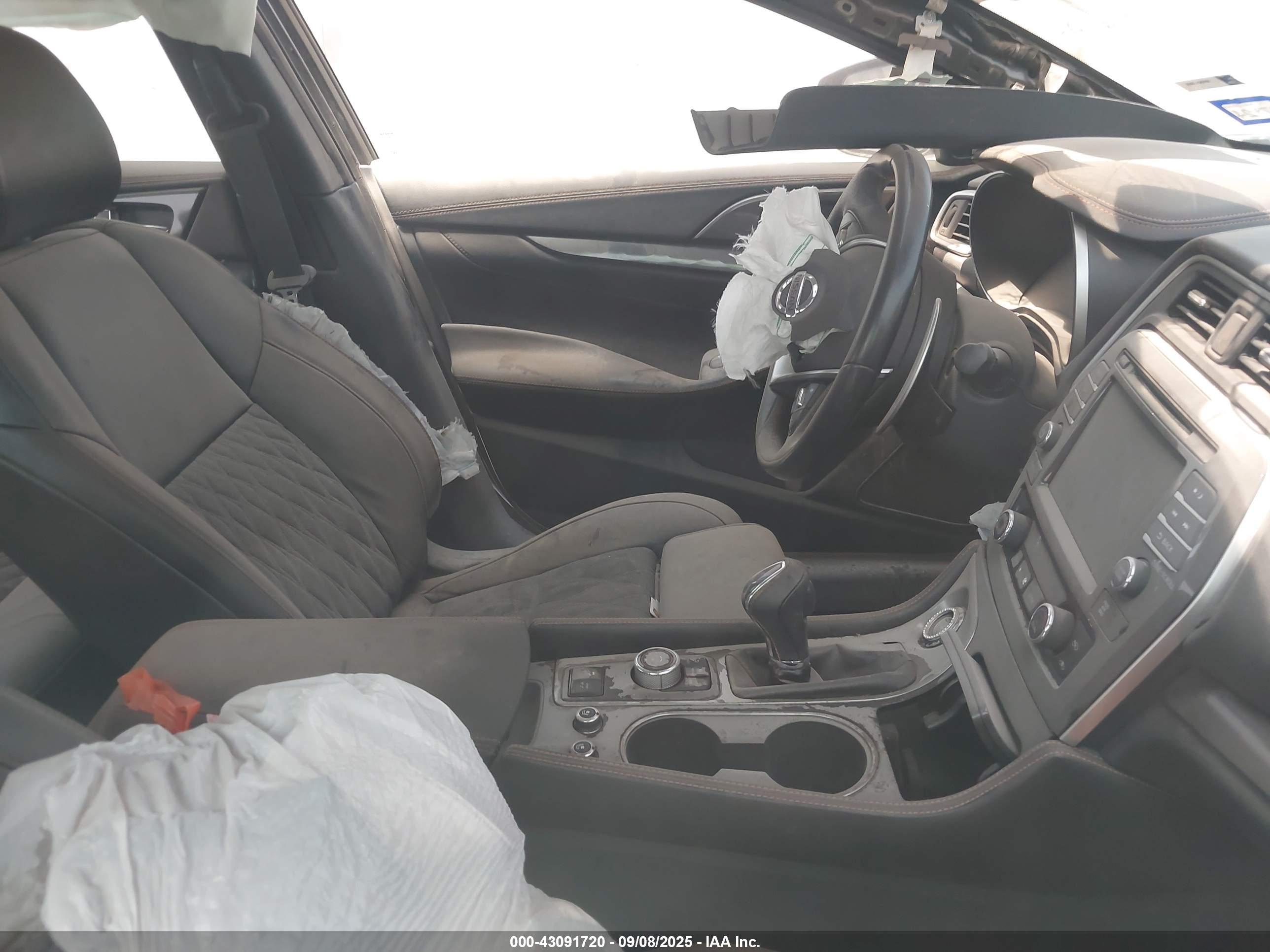 NISSAN MAXIMA image 7
