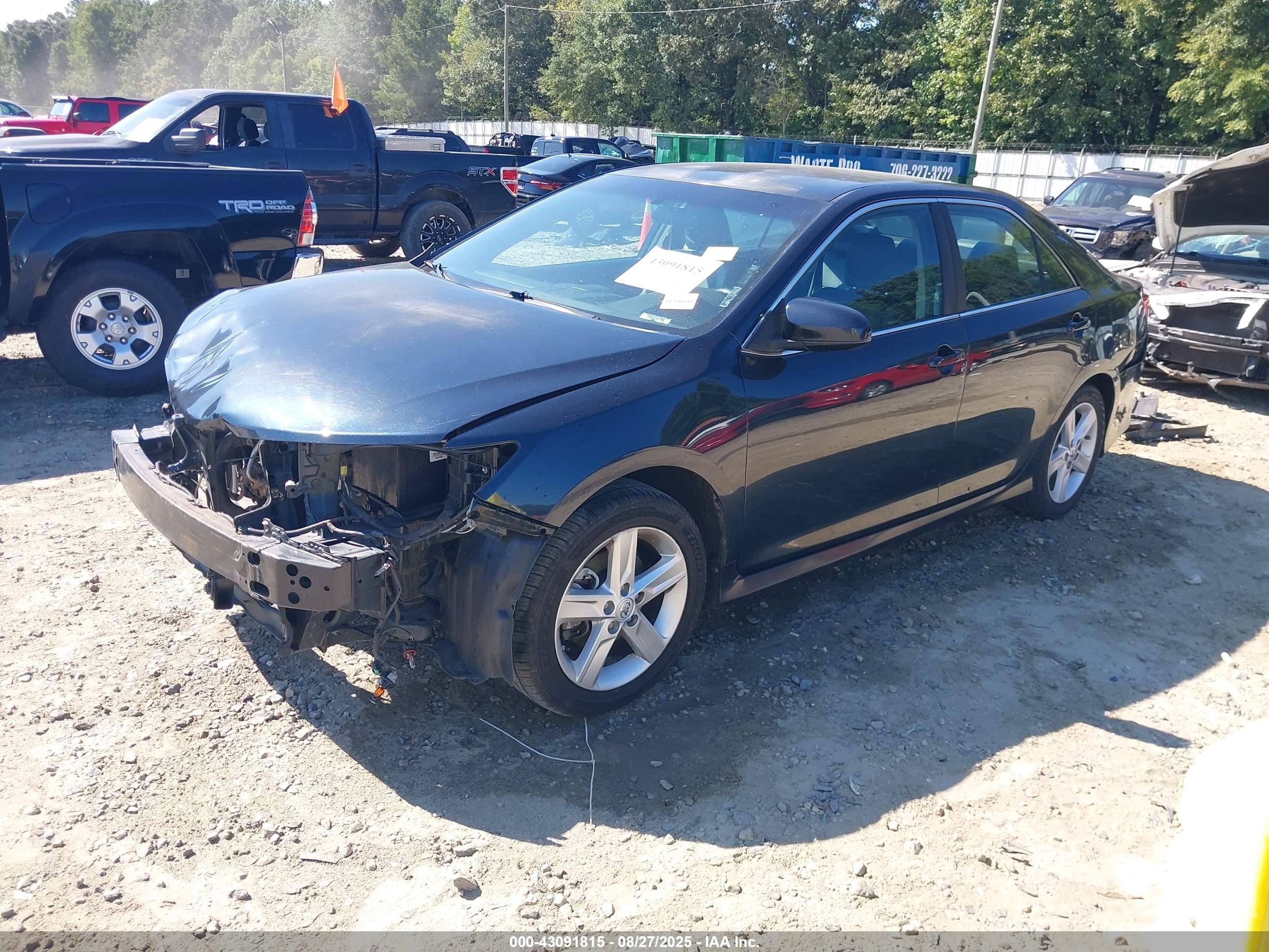 TOYOTA CAMRY image 2
