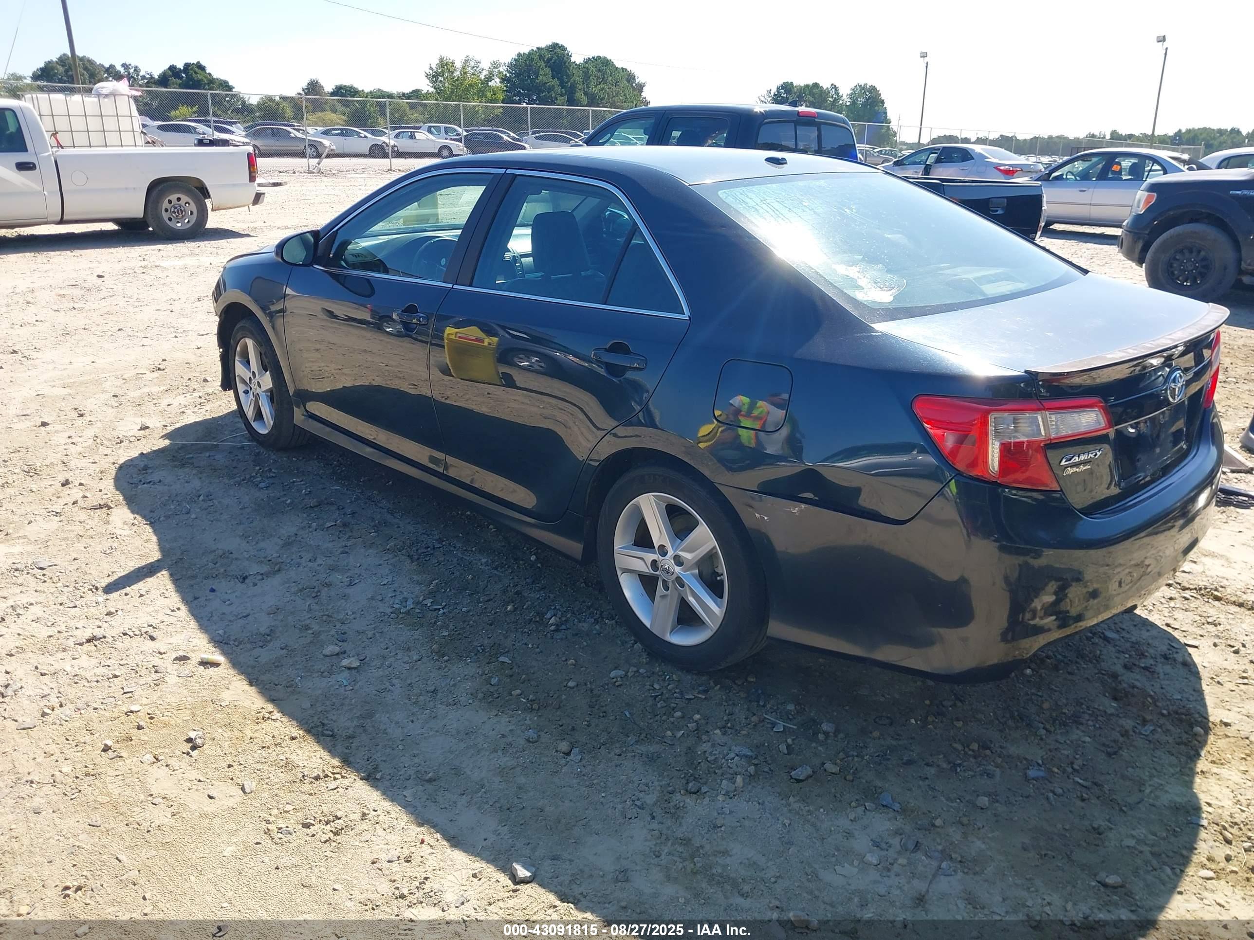 TOYOTA CAMRY image 3
