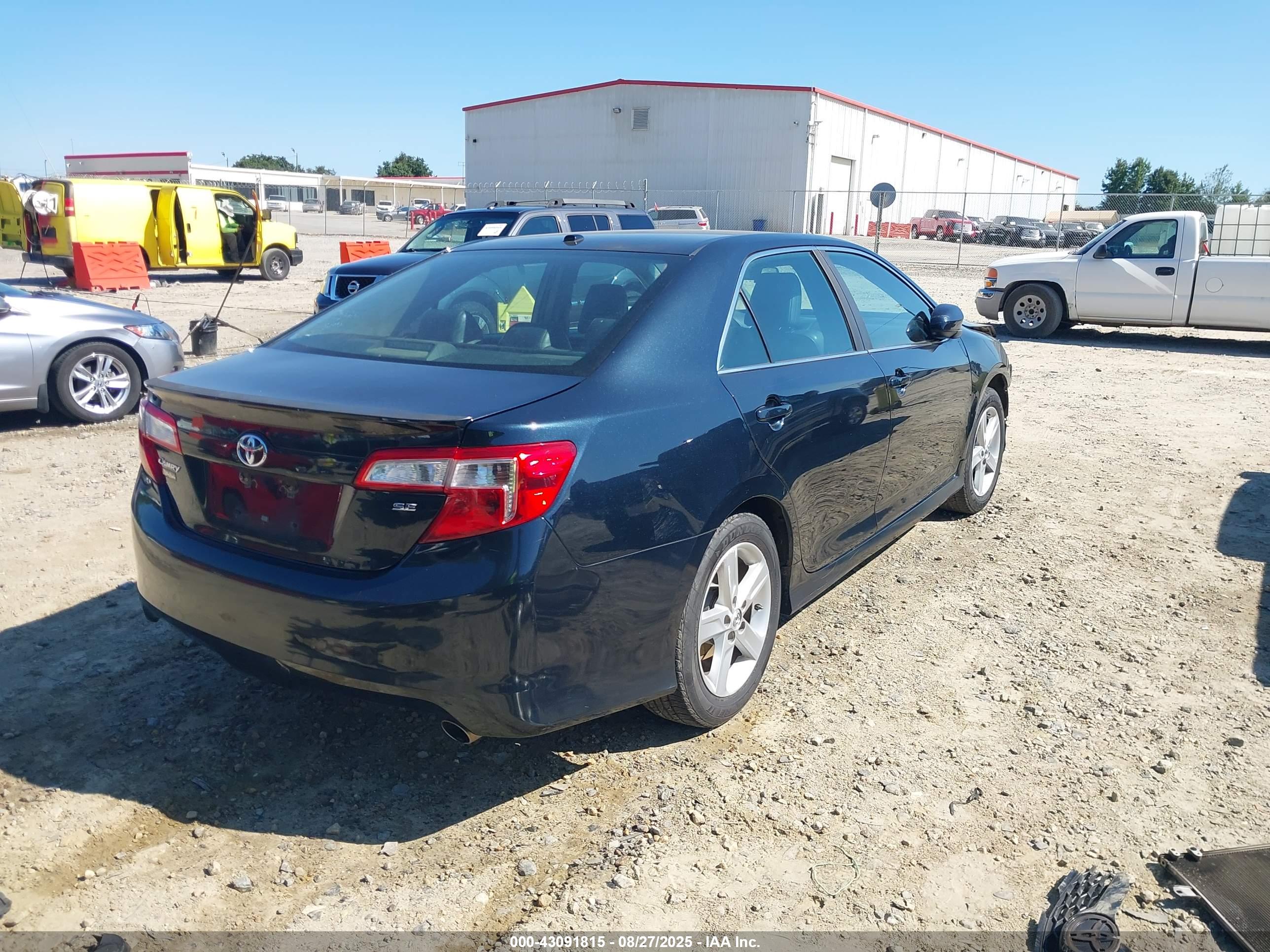 TOYOTA CAMRY image 4