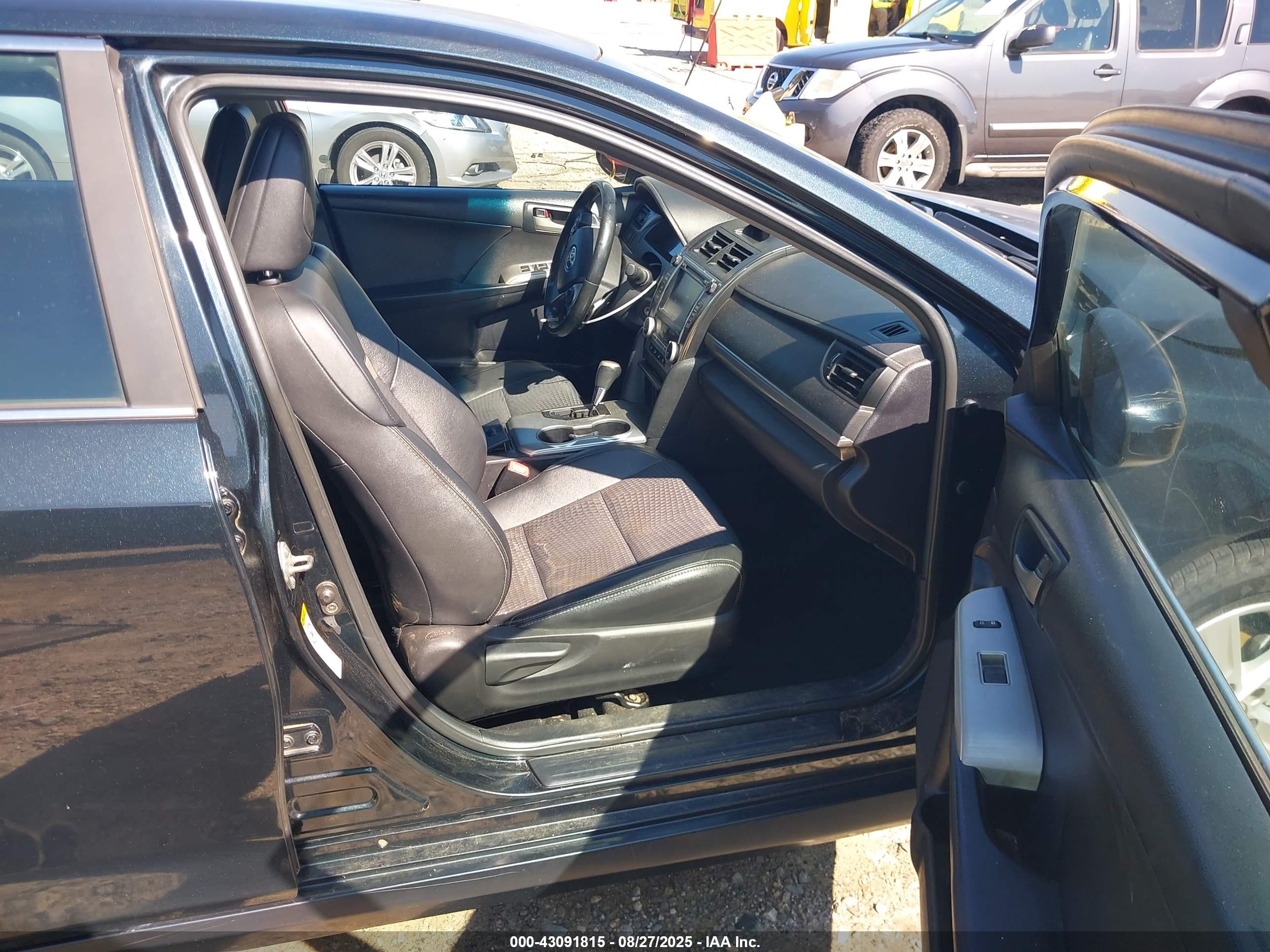 TOYOTA CAMRY image 5