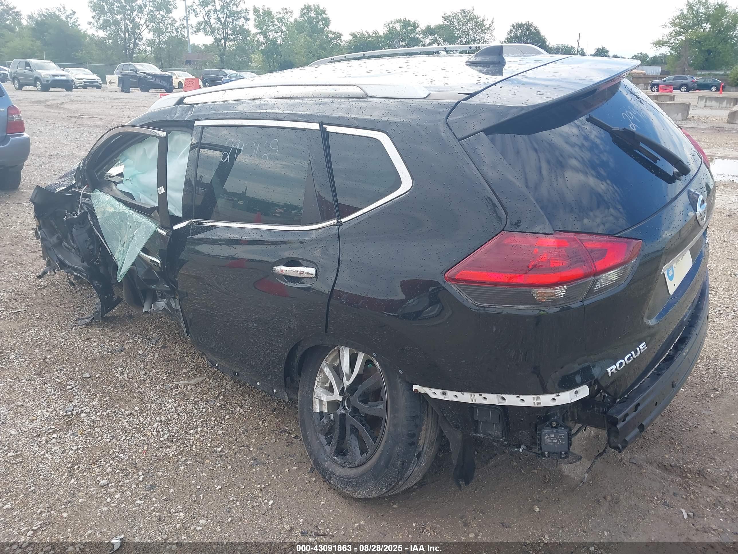 NISSAN ROGUE image 3