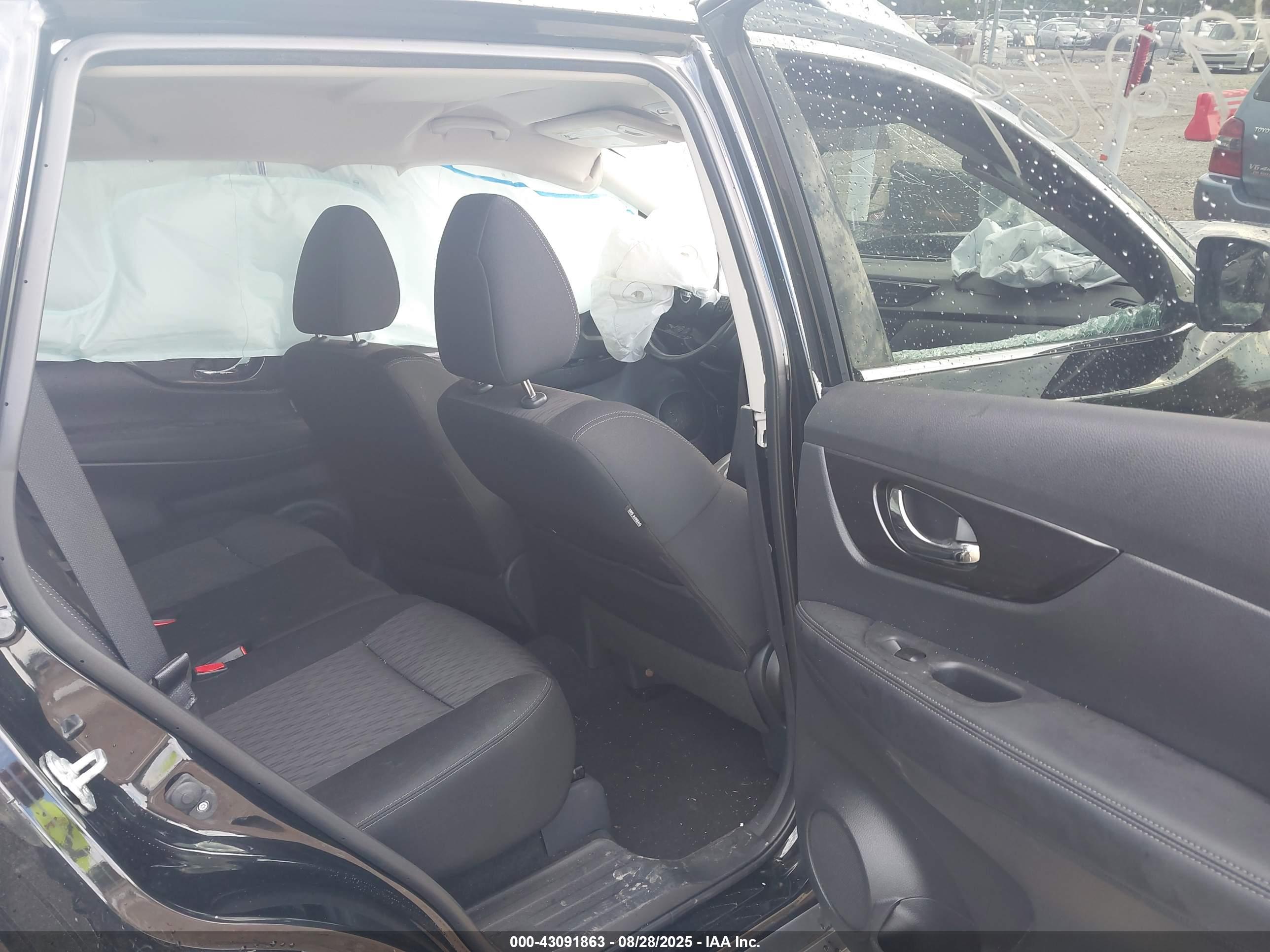 NISSAN ROGUE image 8