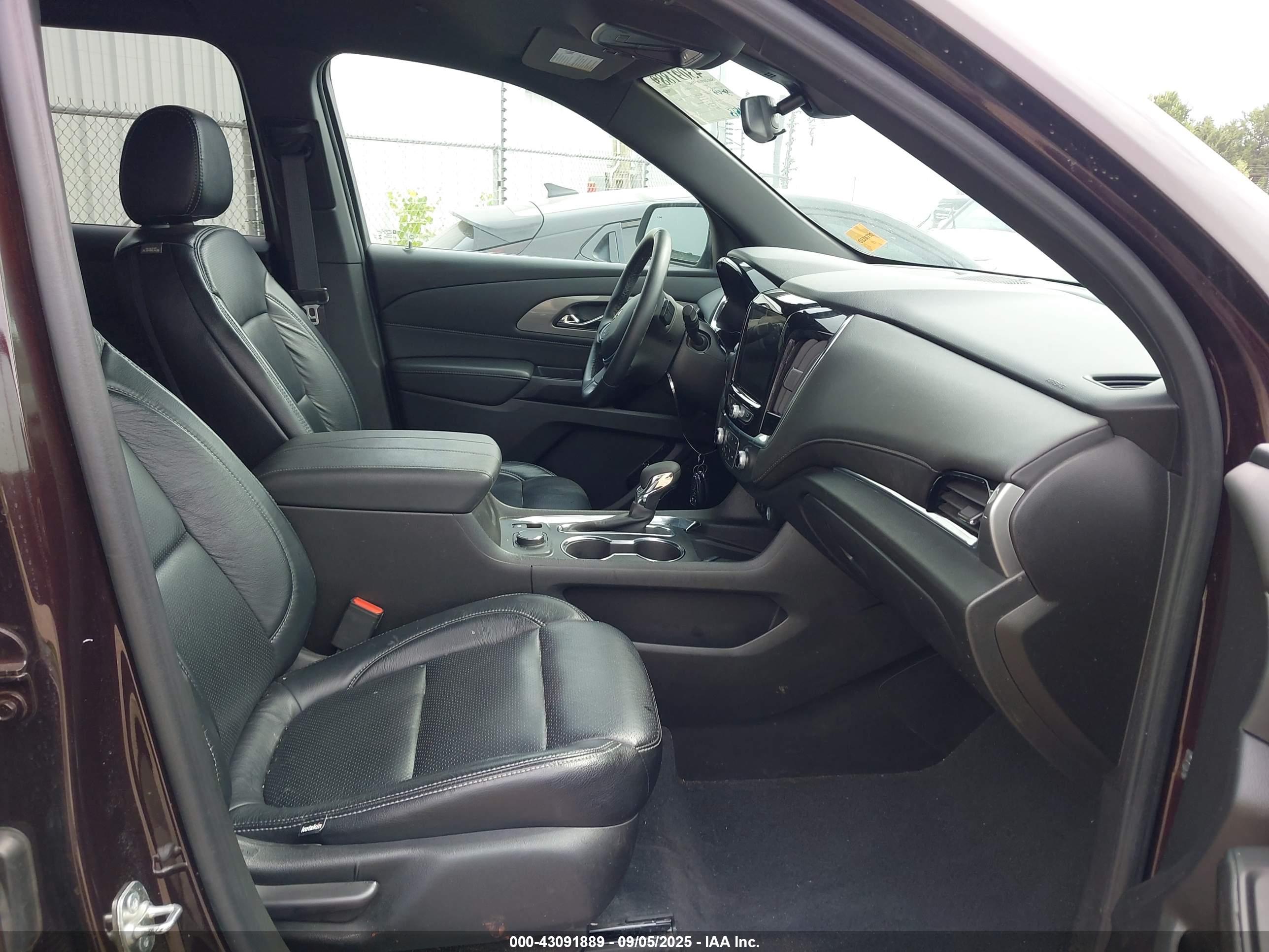 CHEVROLET TRAVERSE image 5