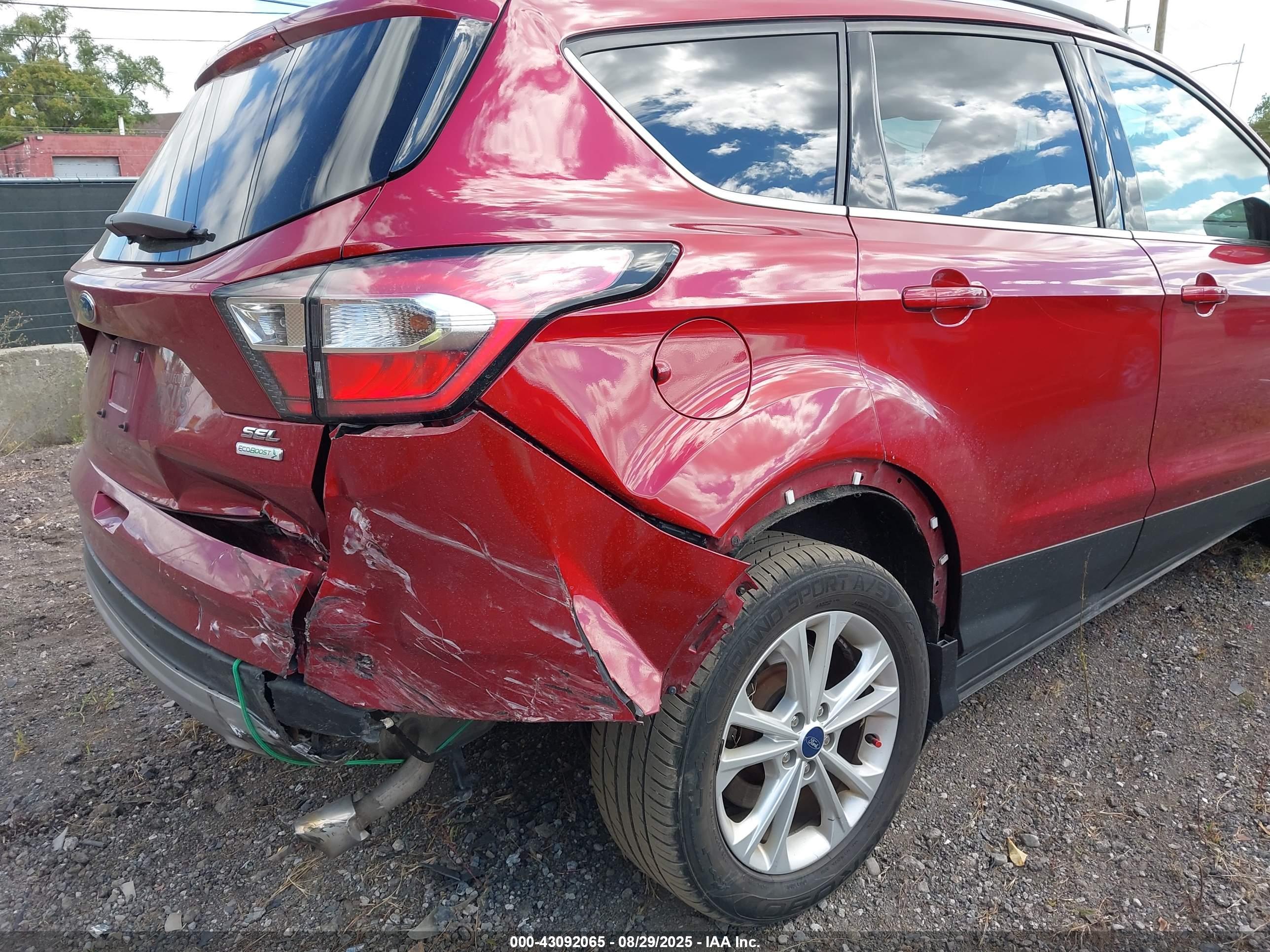 FORD ESCAPE image 6