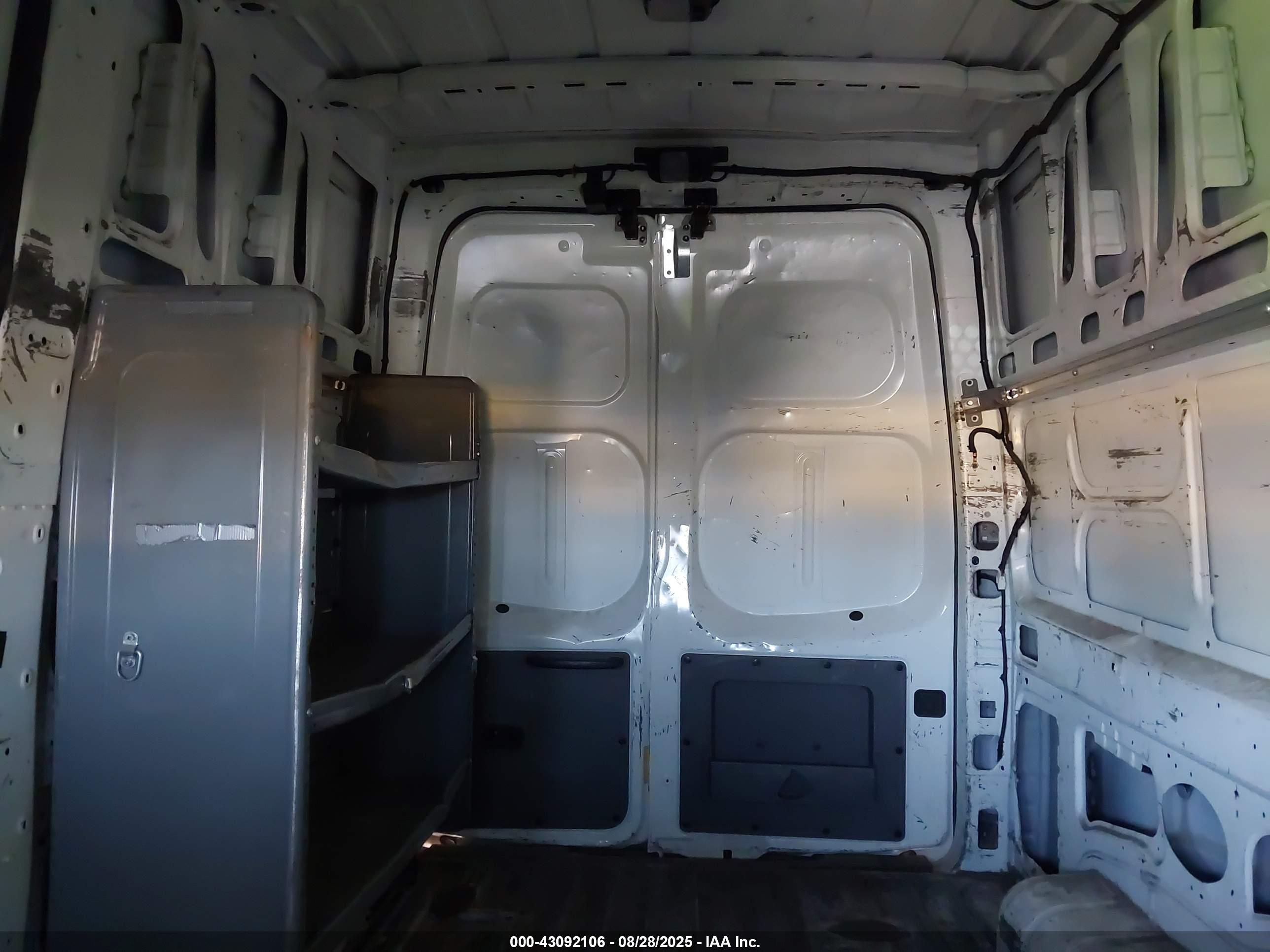 NISSAN NV image 8