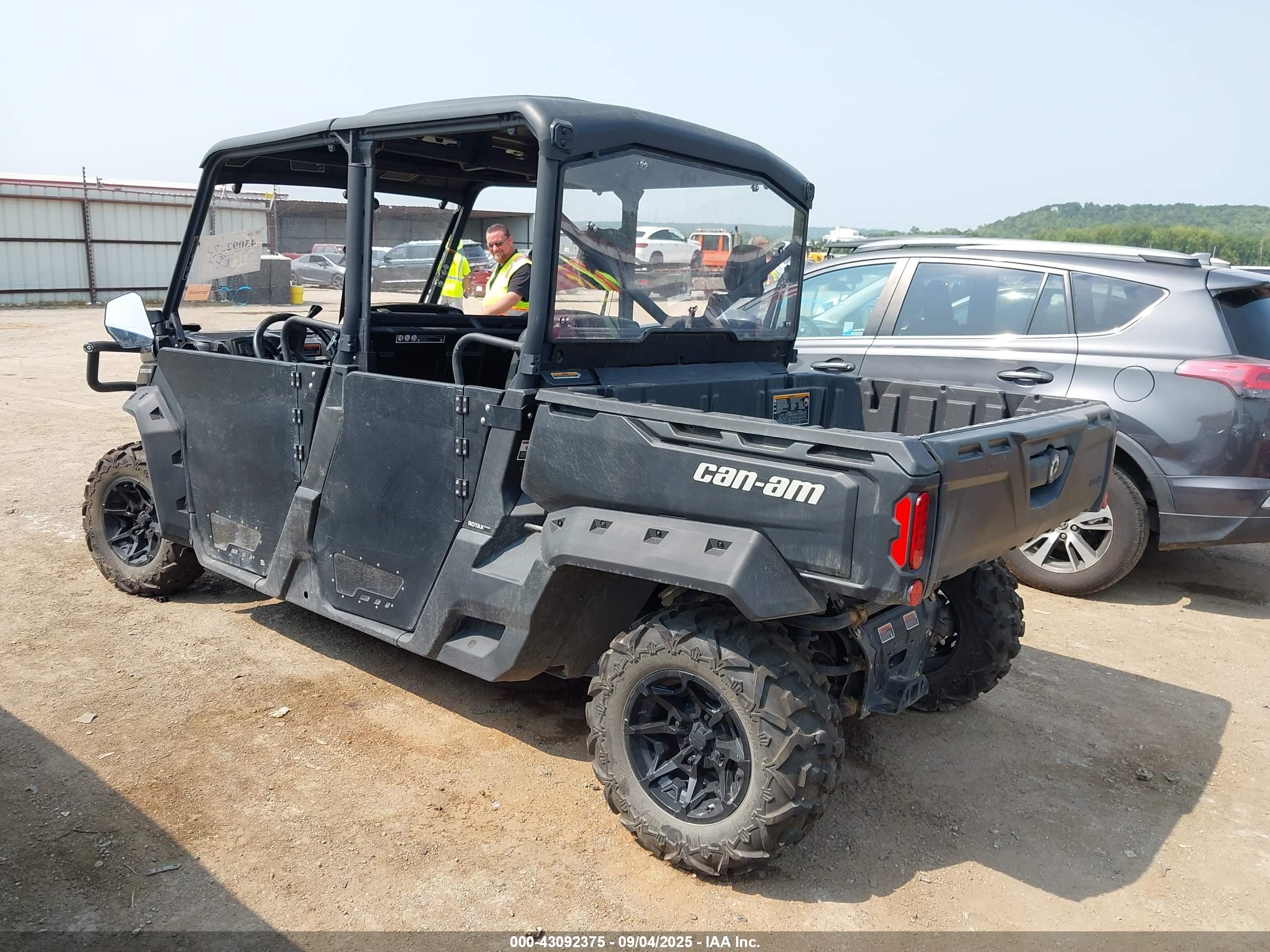 CAN-AM DEFENDER image 3