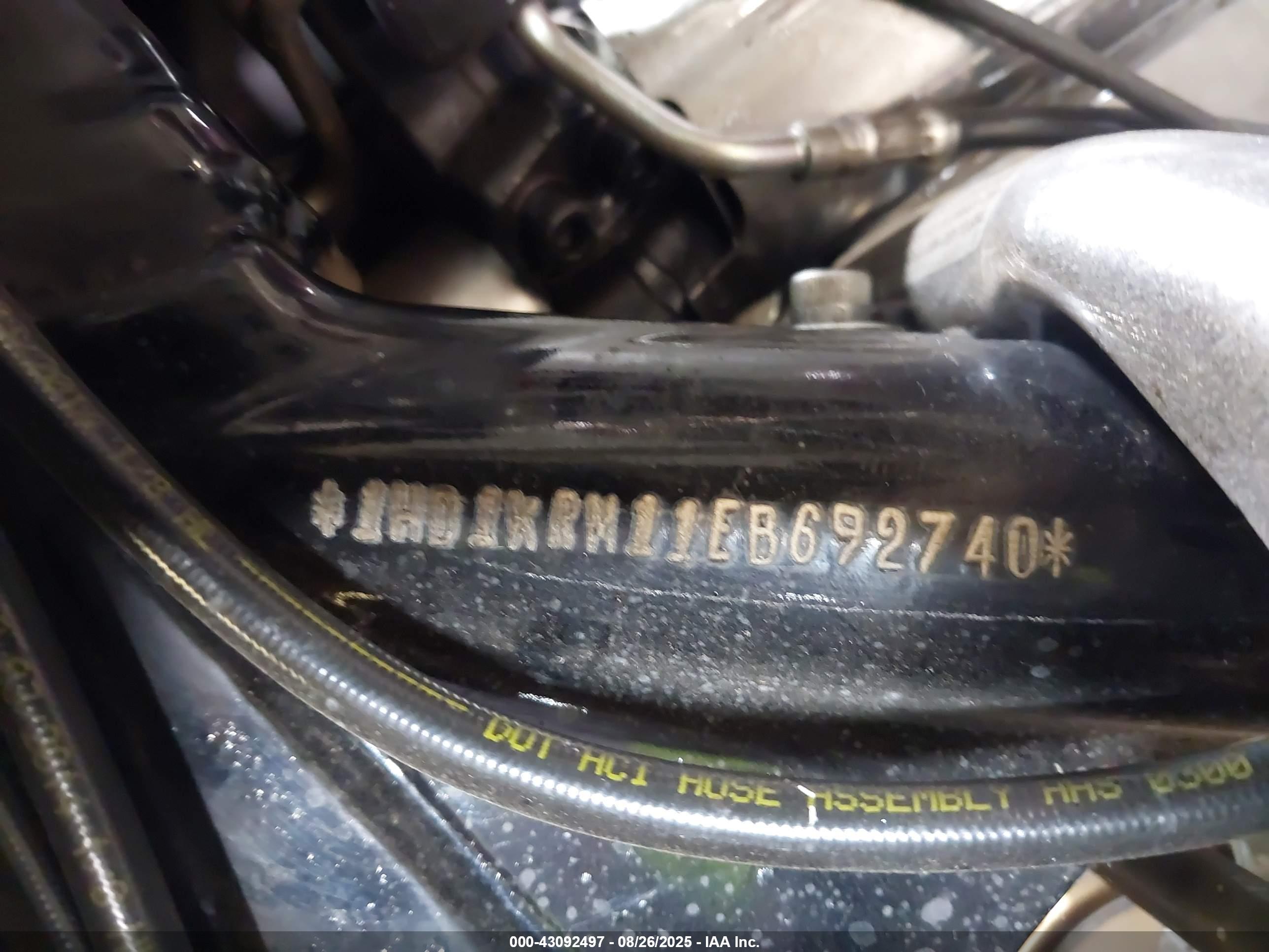 HARLEY-DAVIDSON FLHXS image 10