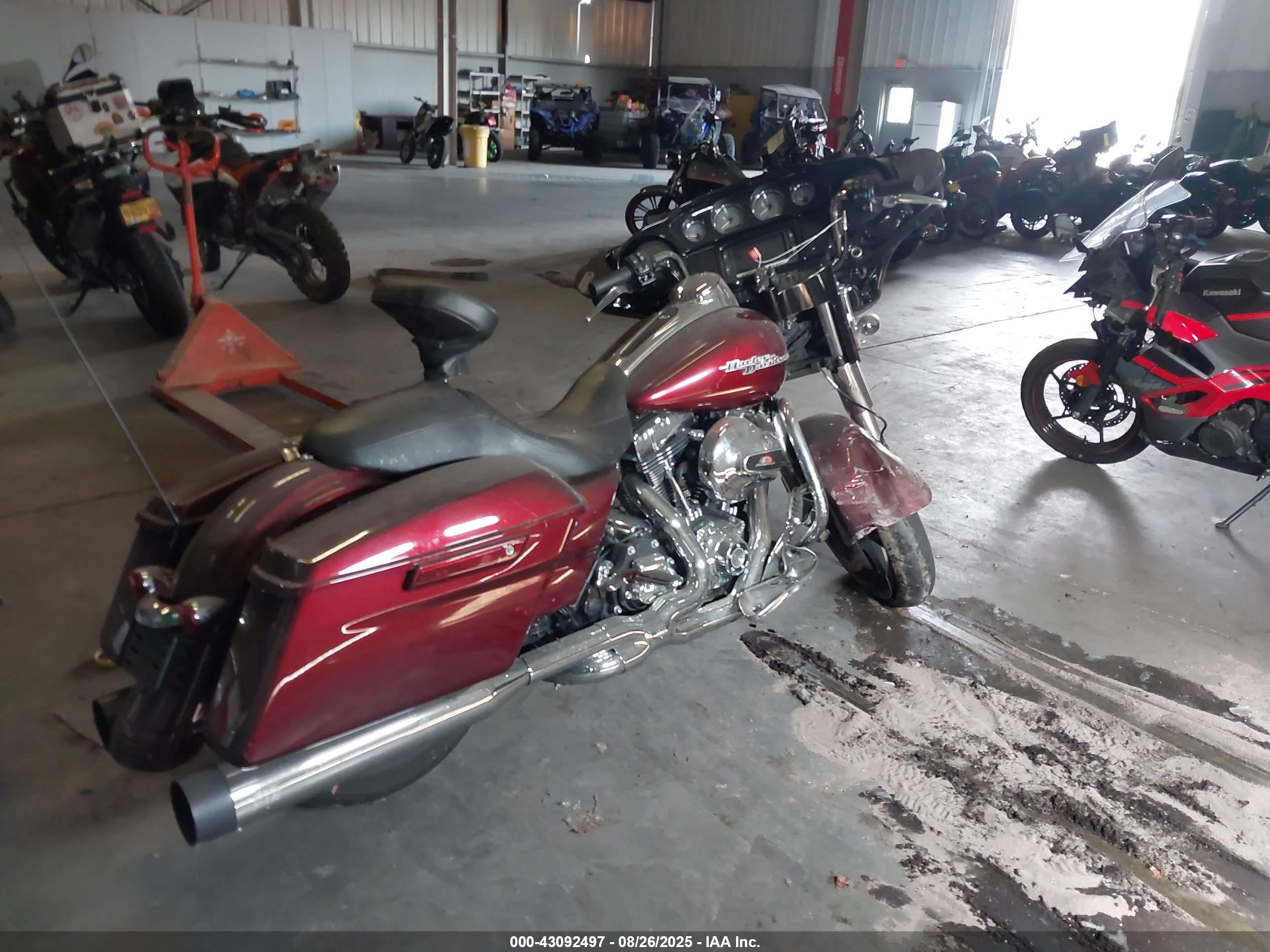 HARLEY-DAVIDSON FLHXS image 4