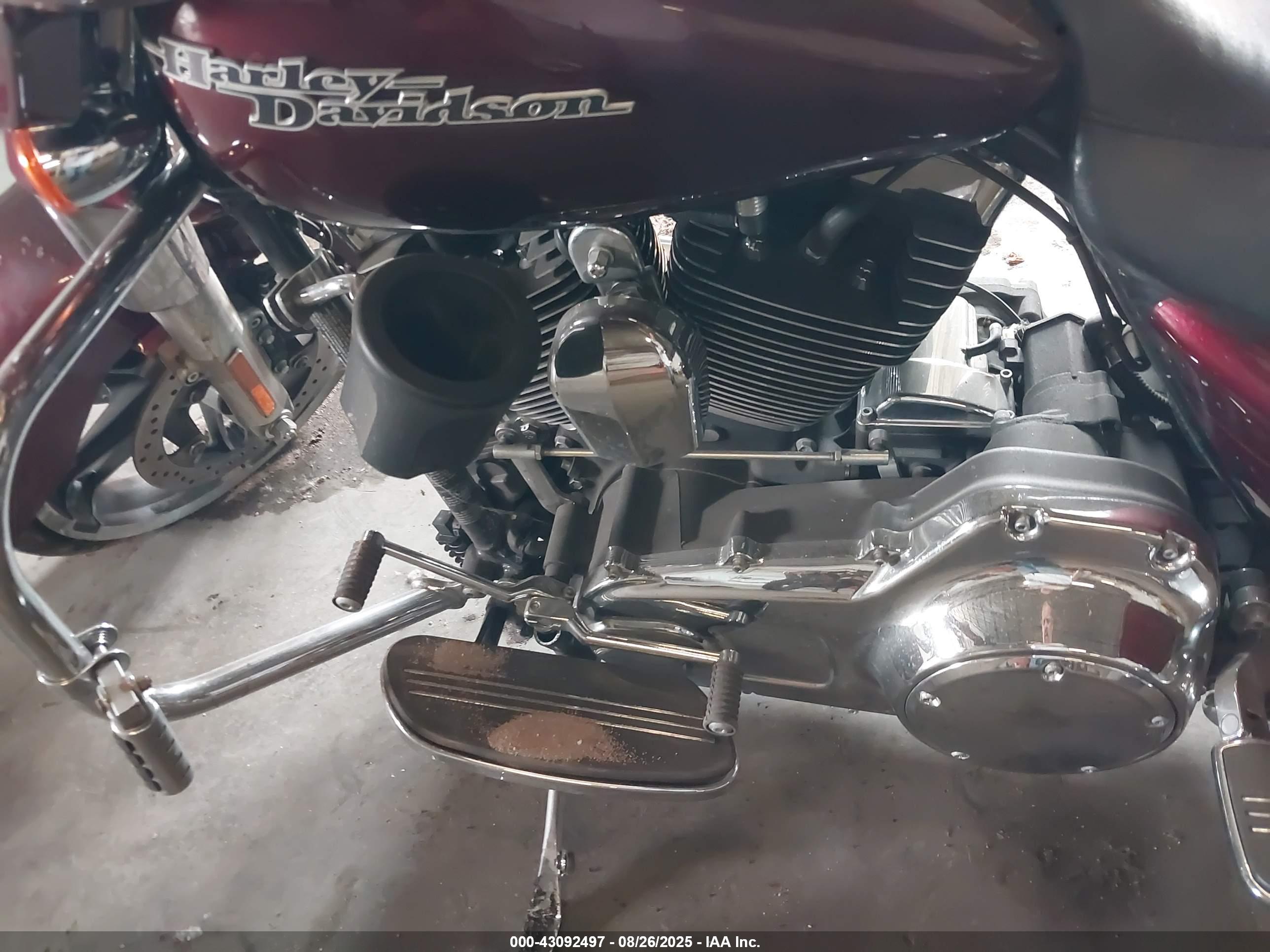 HARLEY-DAVIDSON FLHXS image 9