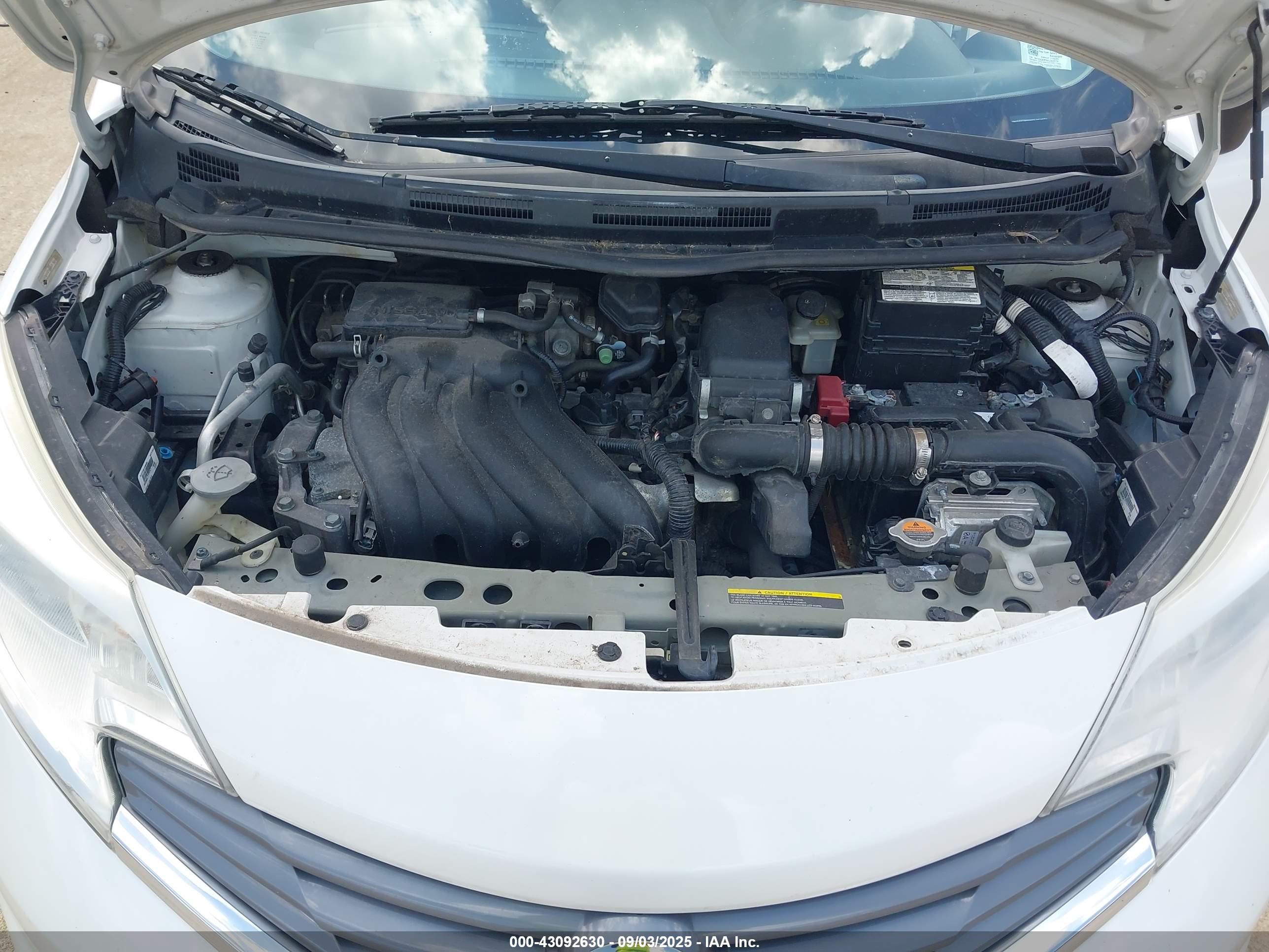 NISSAN VERSA image 10