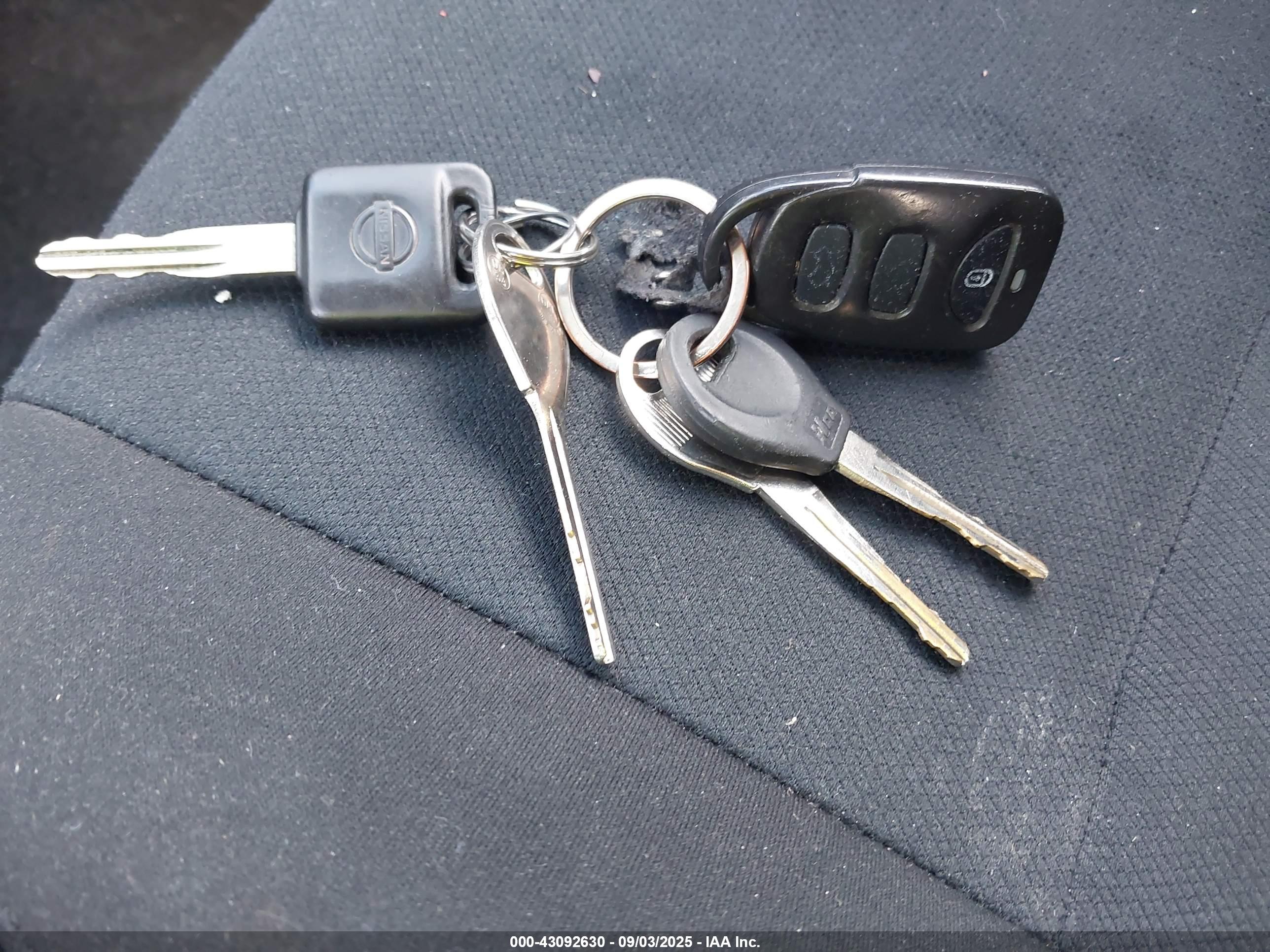 NISSAN VERSA image 11