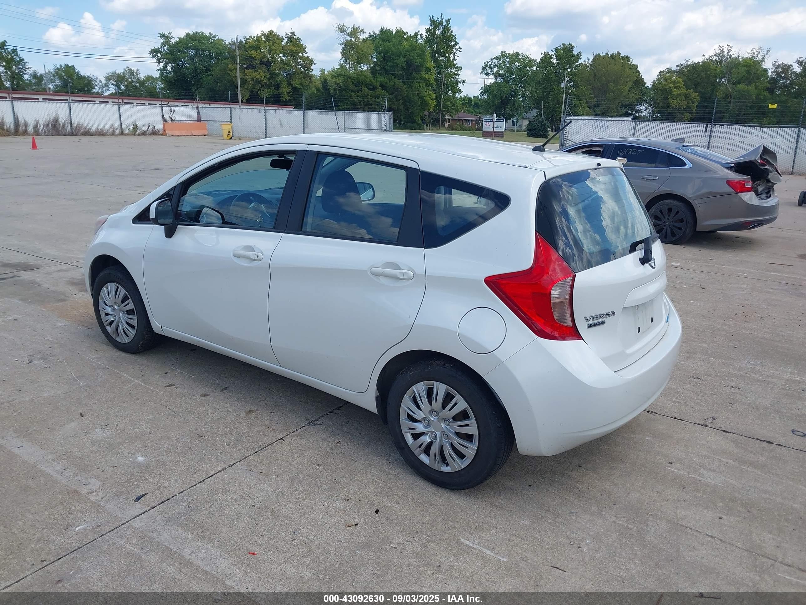 NISSAN VERSA image 3