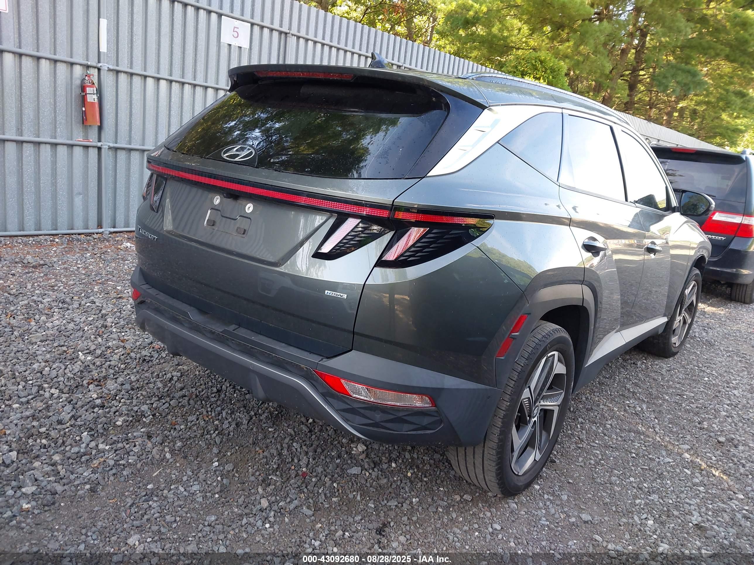 HYUNDAI TUCSON image 4