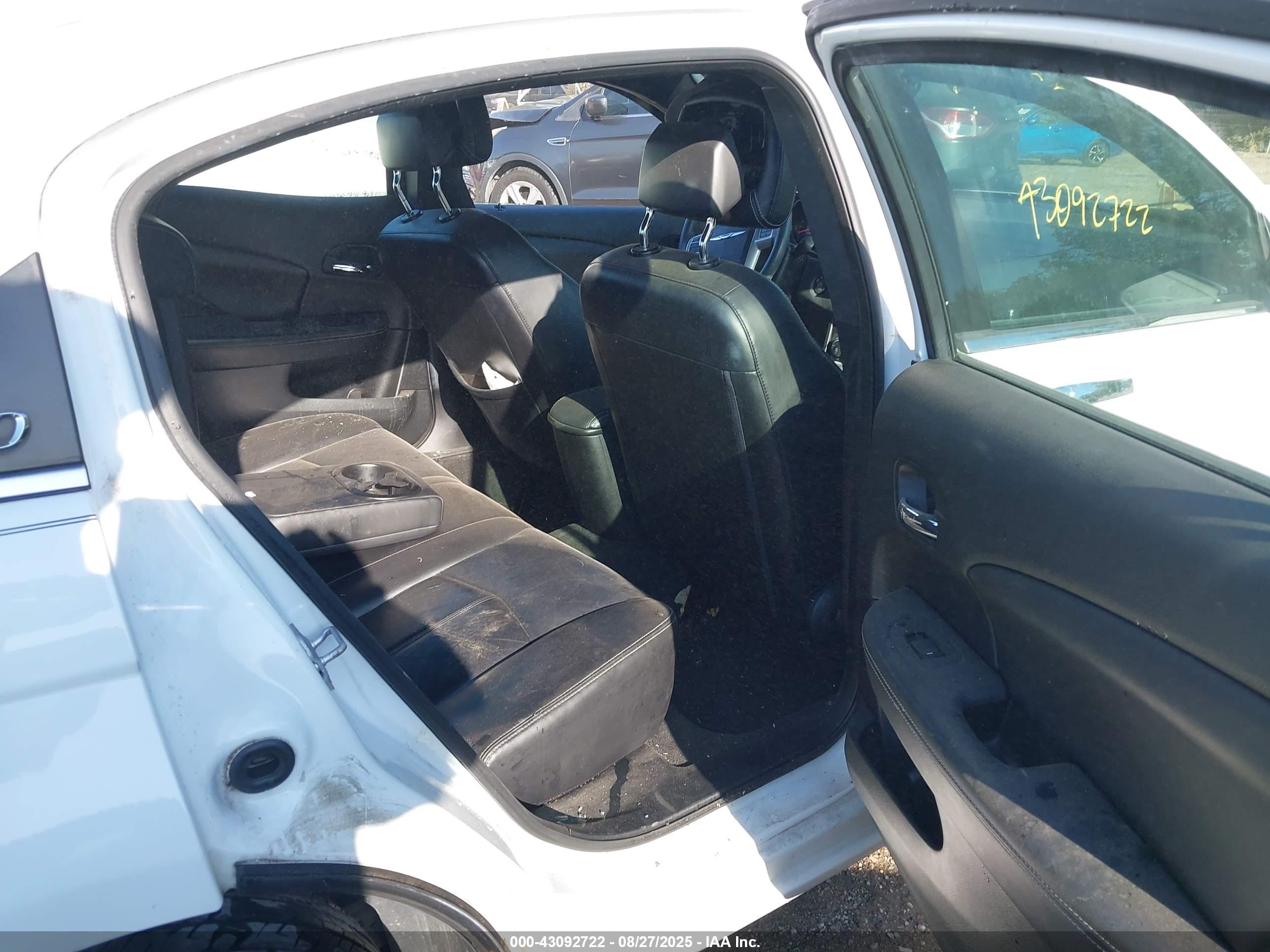 CHRYSLER 200 image 8