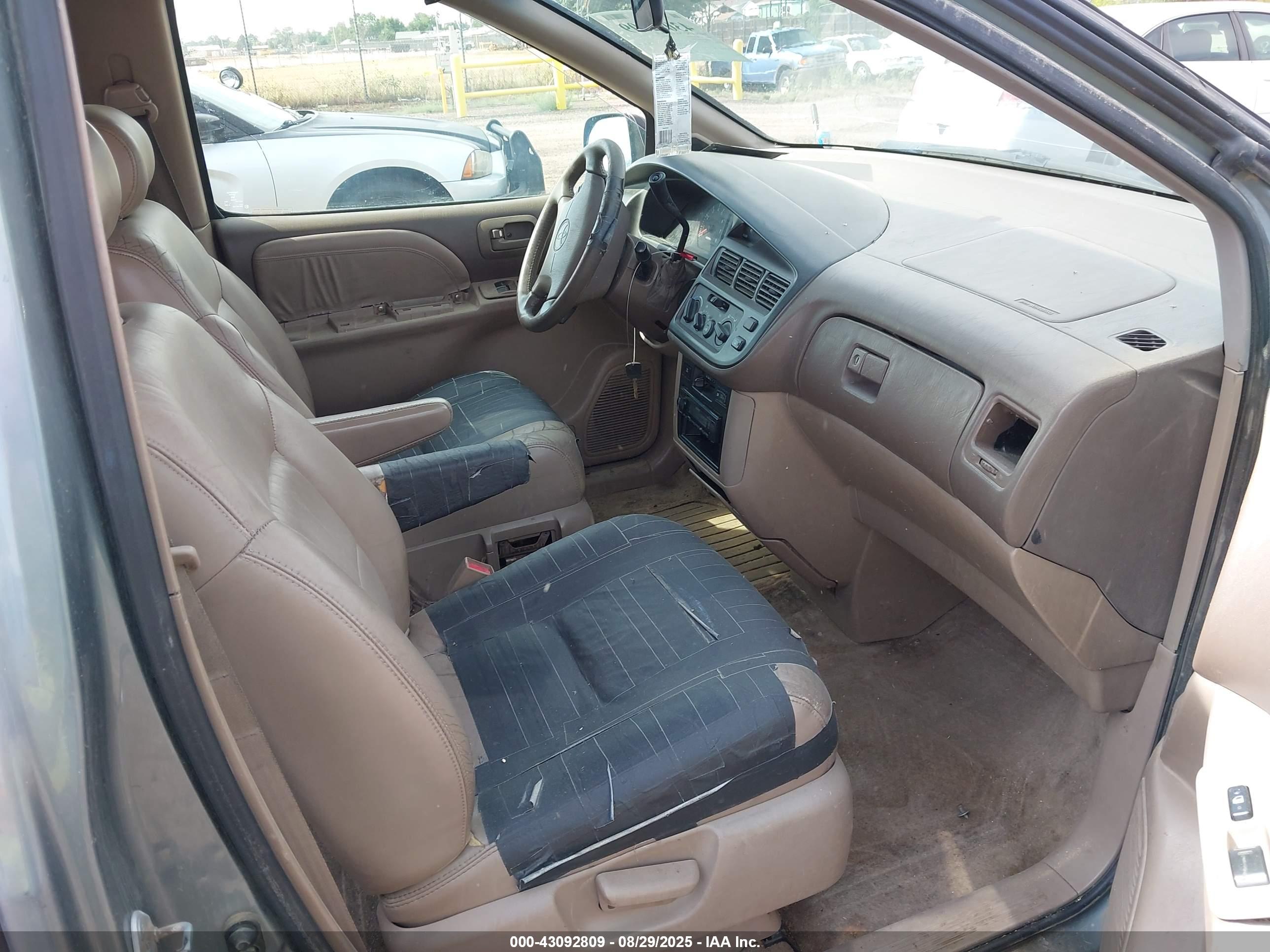 TOYOTA SIENNA image 5