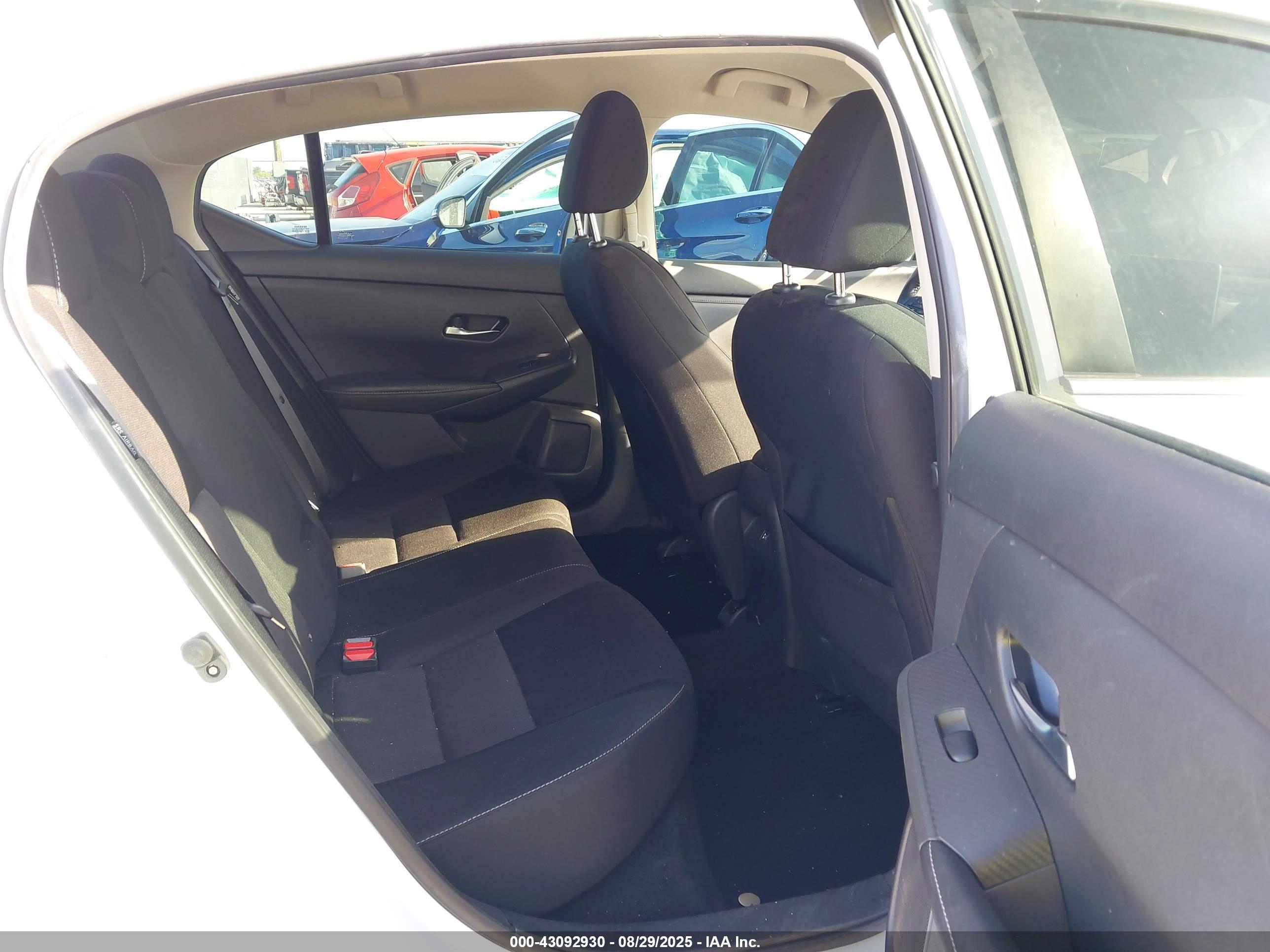 NISSAN SENTRA image 8